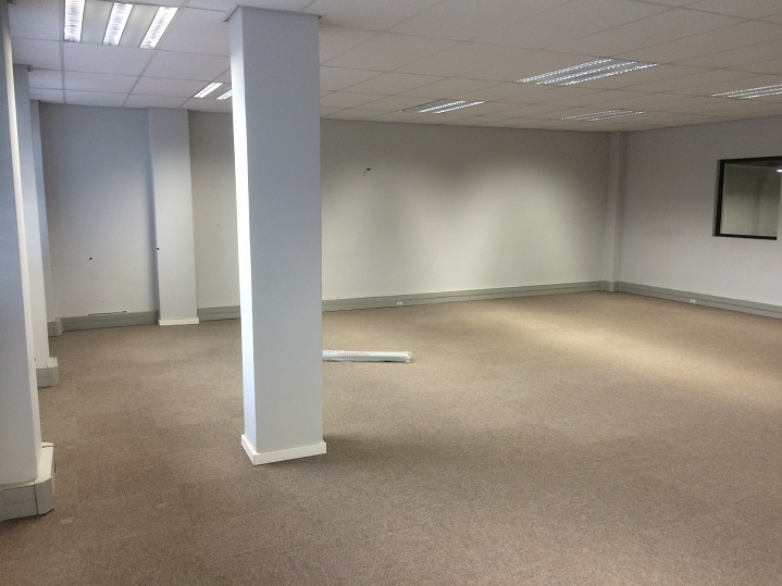 Retail warehouse behind gateway with security and good parking.