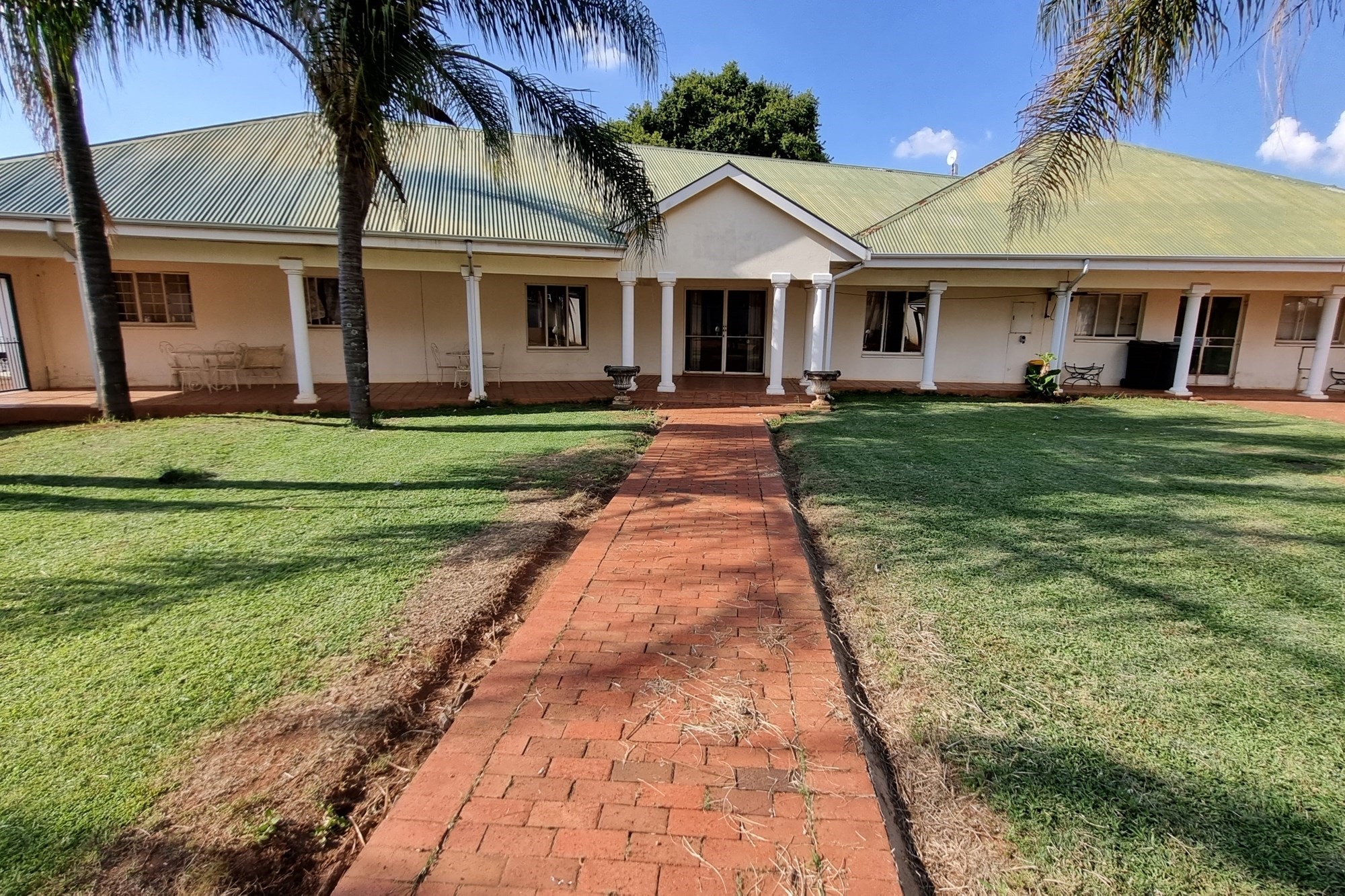 Excellently located, Versatile property offering residential and commercial opportunities