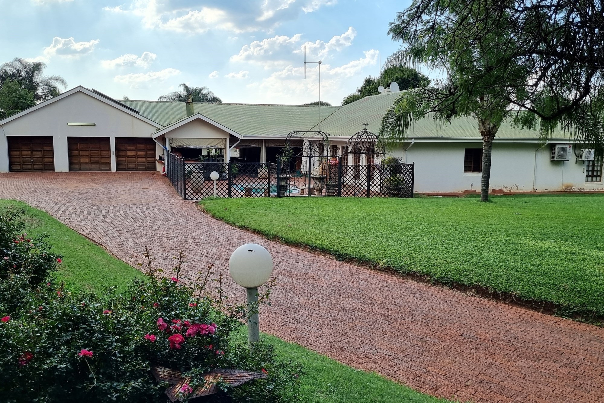 Excellently located, Versatile property offering residential and commercial opportunities