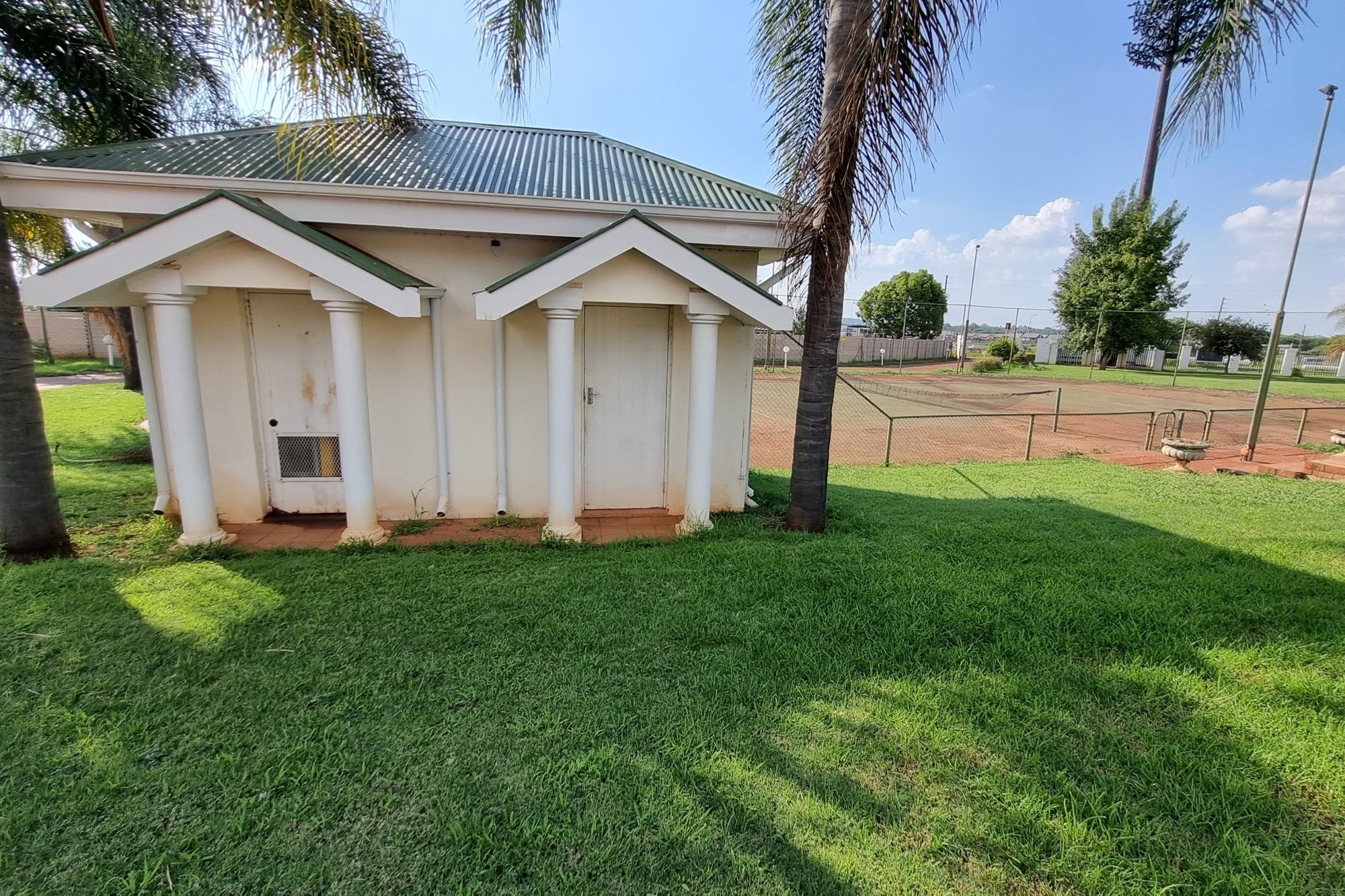 Excellently located, Versatile property offering residential and commercial opportunities