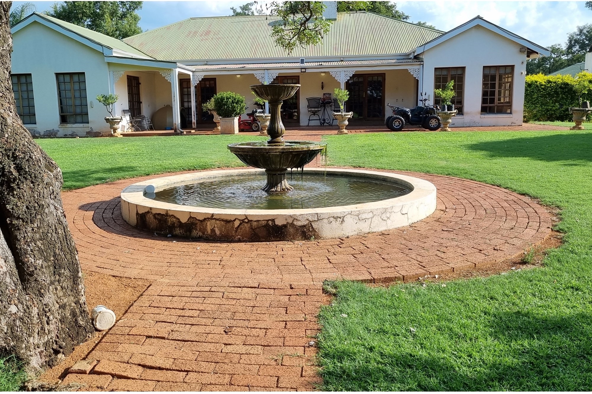Excellently located, Versatile property offering residential and commercial opportunities