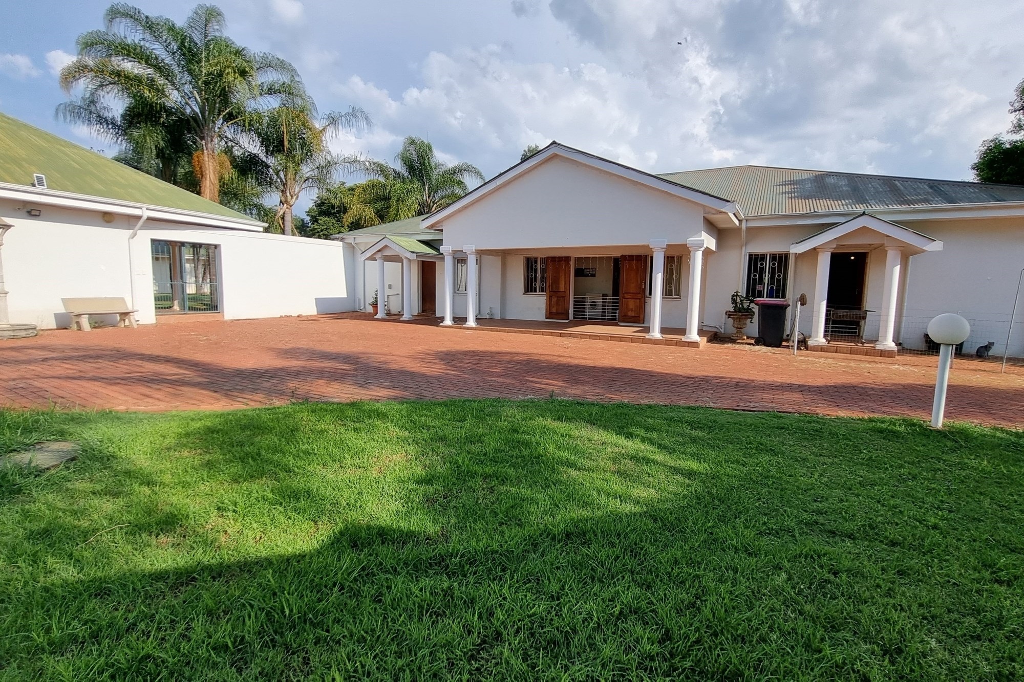 Excellently located, Versatile property offering residential and commercial opportunities