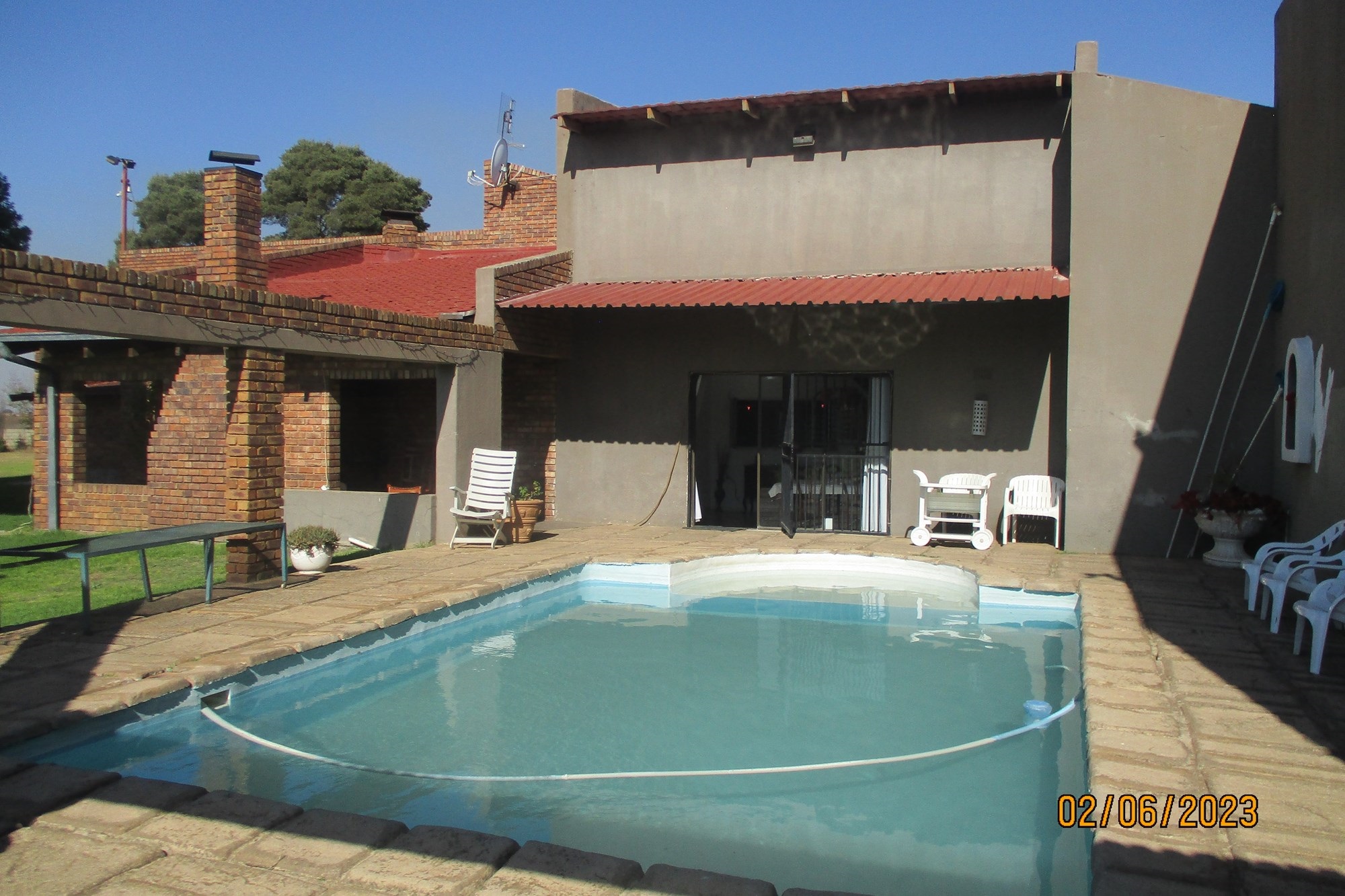GUEST HOUSE FOR SALE IN THE HEART OF CRYSTAL PARK
