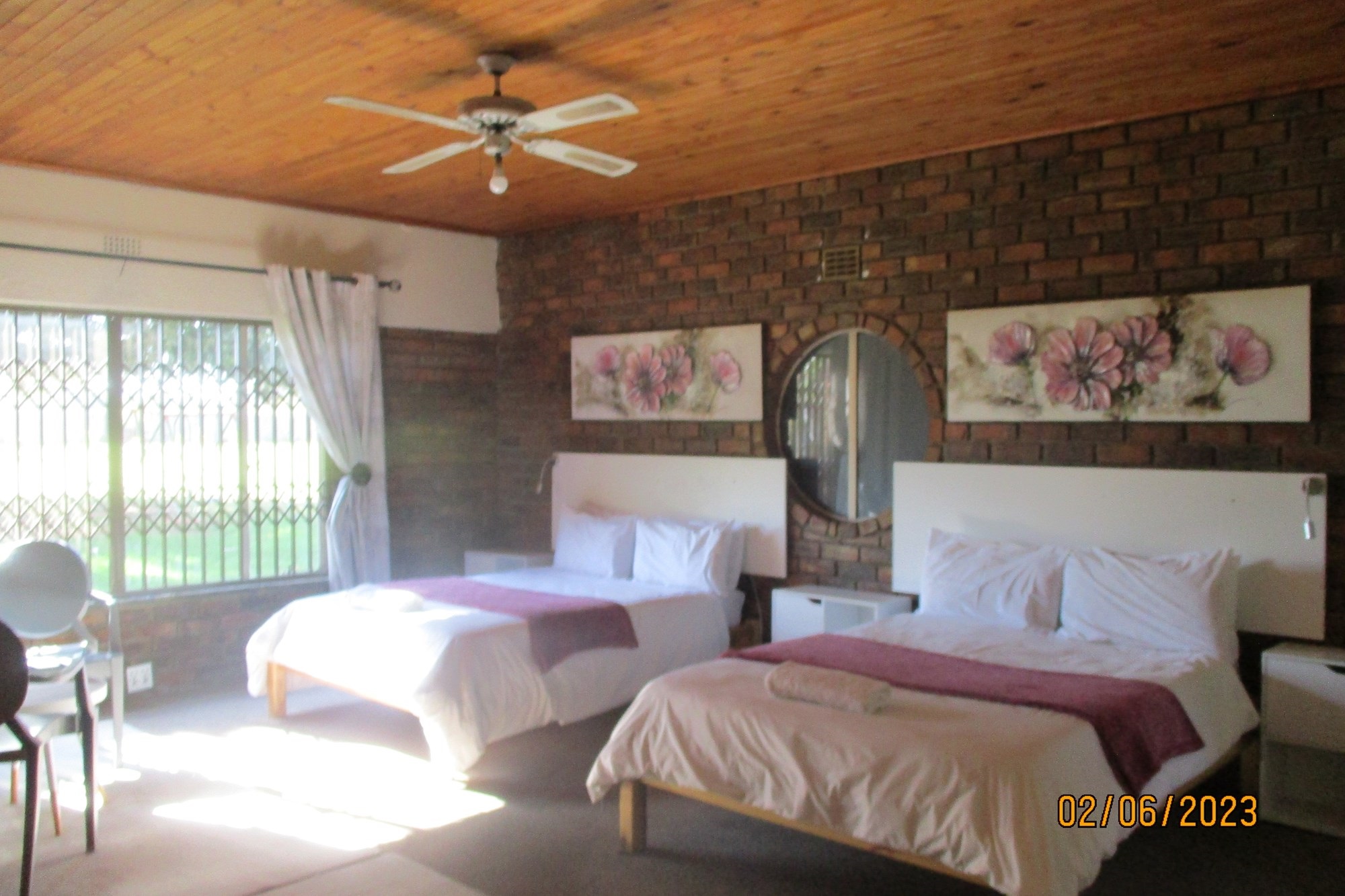 GUEST HOUSE FOR SALE IN THE HEART OF CRYSTAL PARK