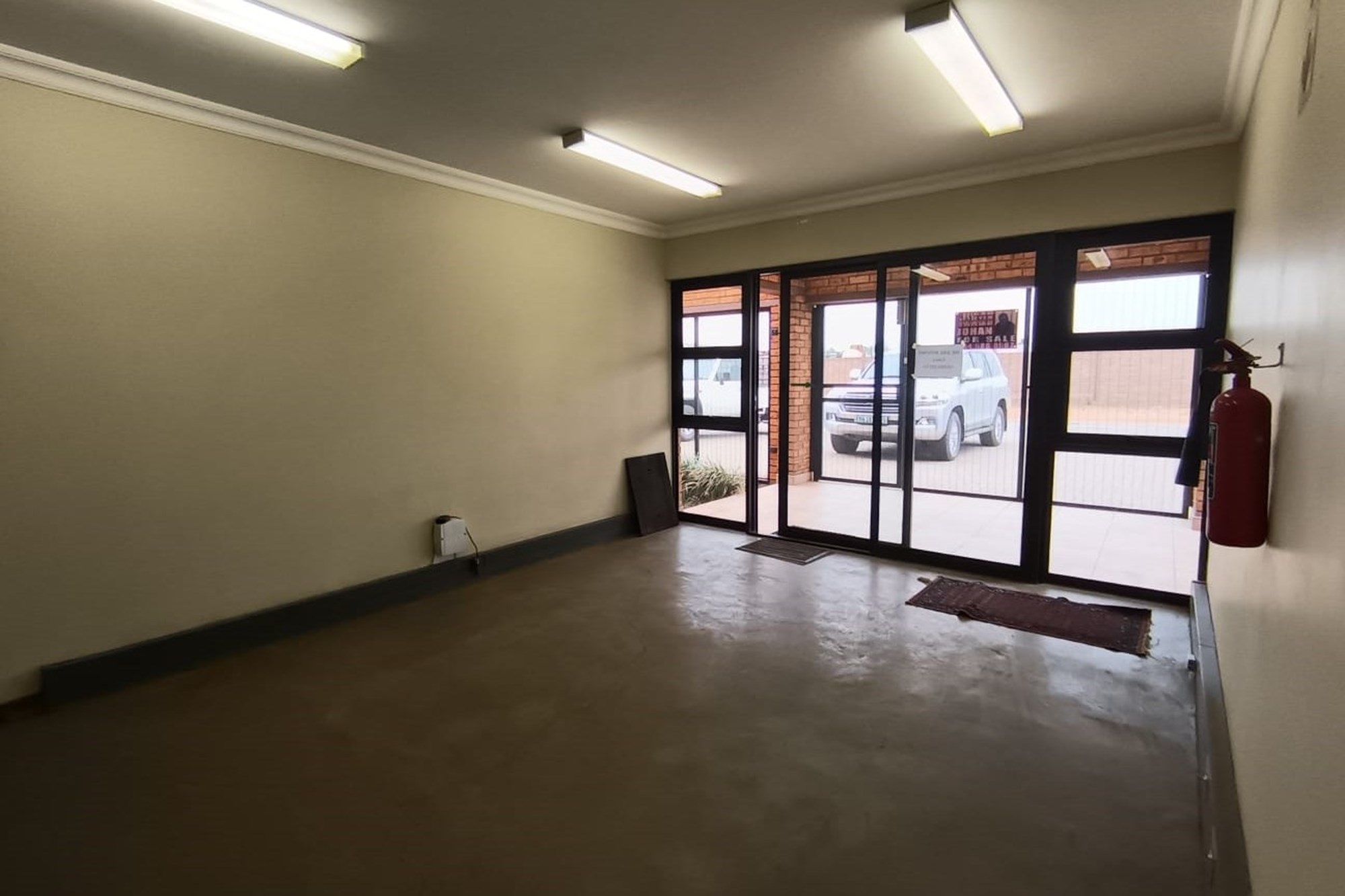 Prime 894m² Warehouse for Sale in Vaalpark