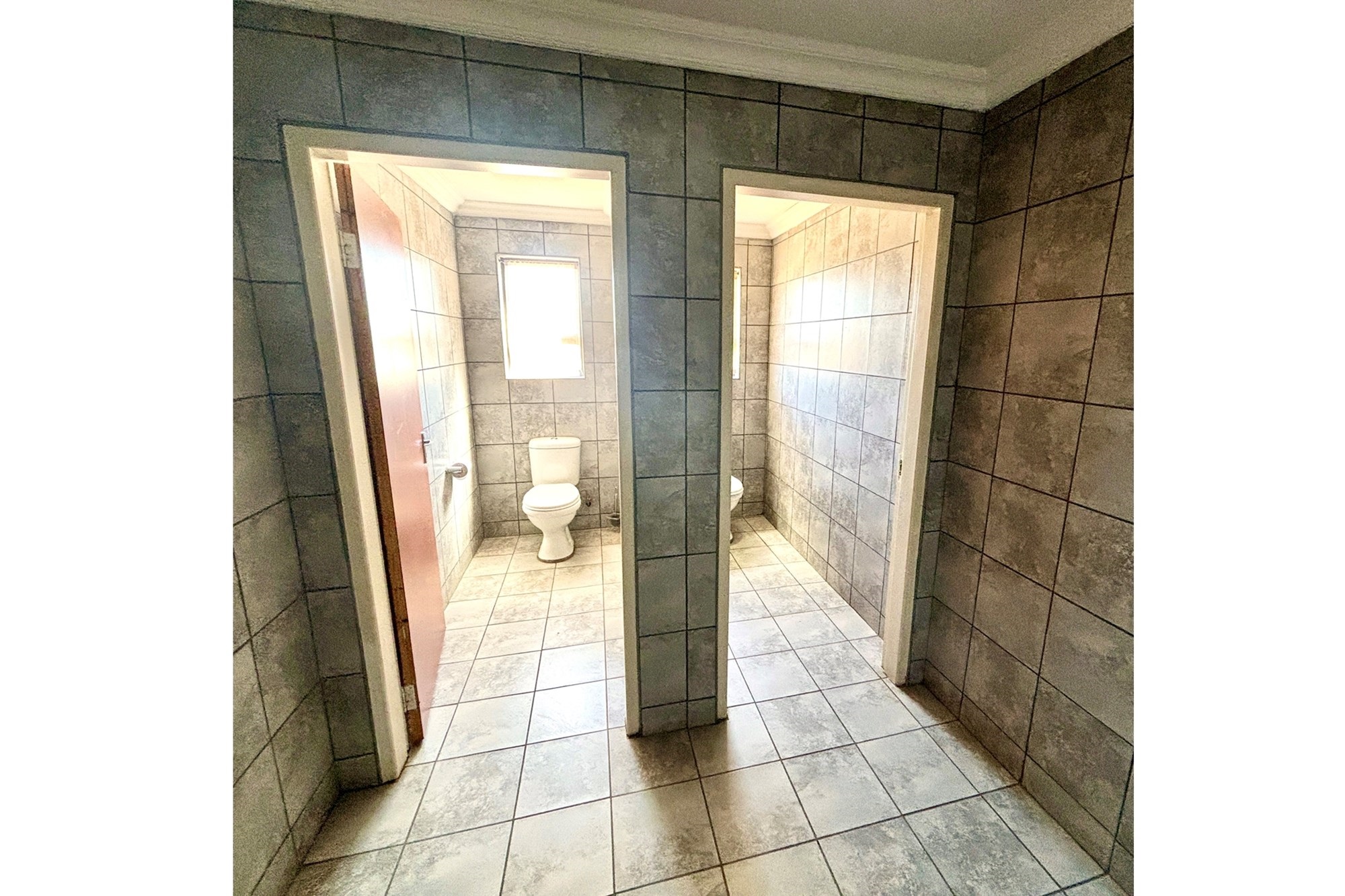 Prime 894m² Warehouse for Sale in Vaalpark