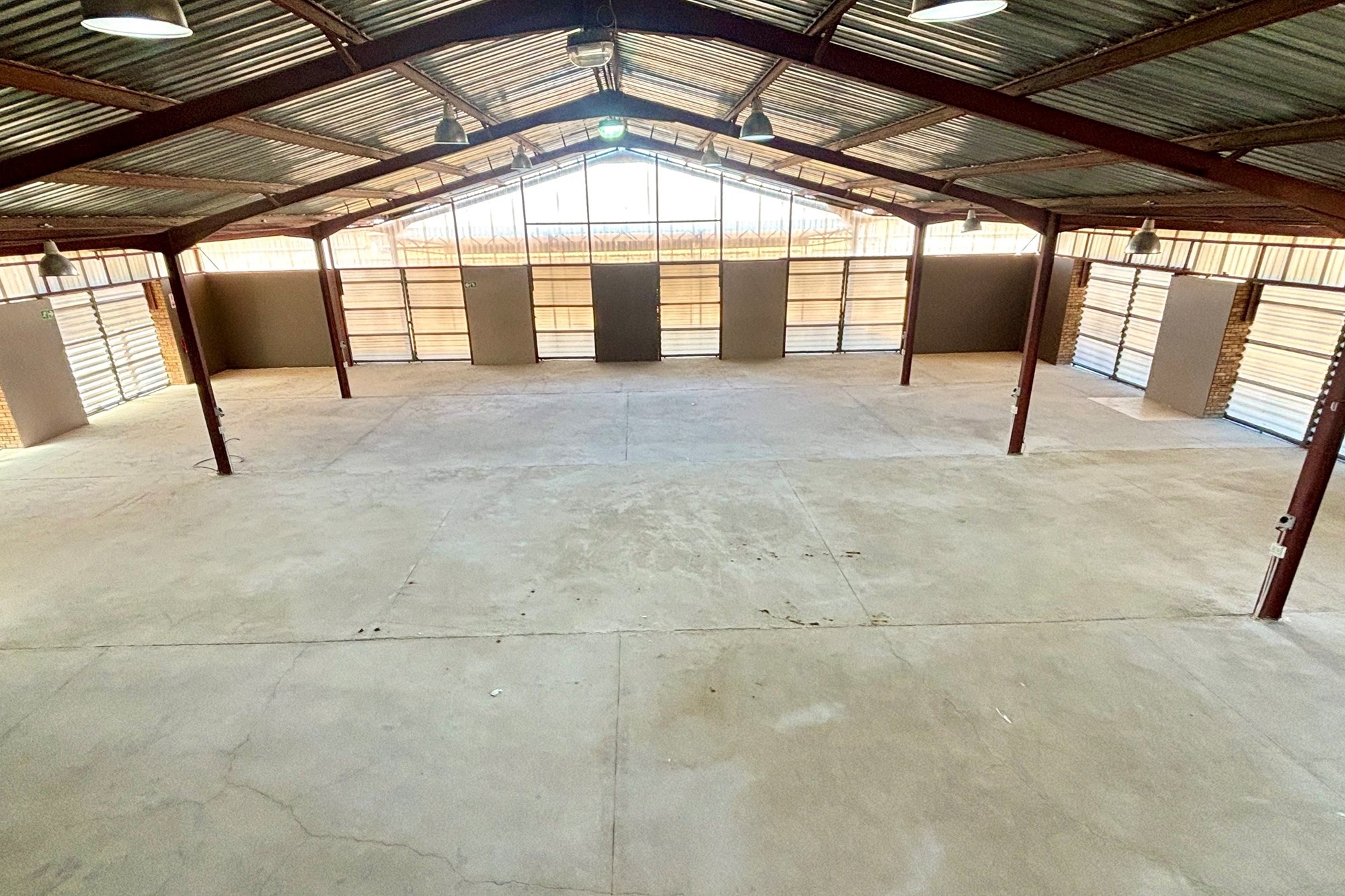 Prime 894m² Warehouse for Sale in Vaalpark