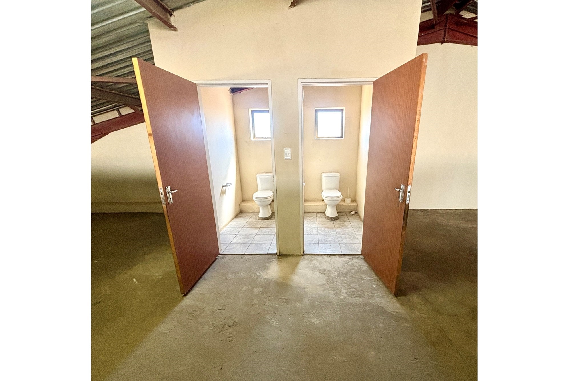 Prime 894m² Warehouse for Sale in Vaalpark