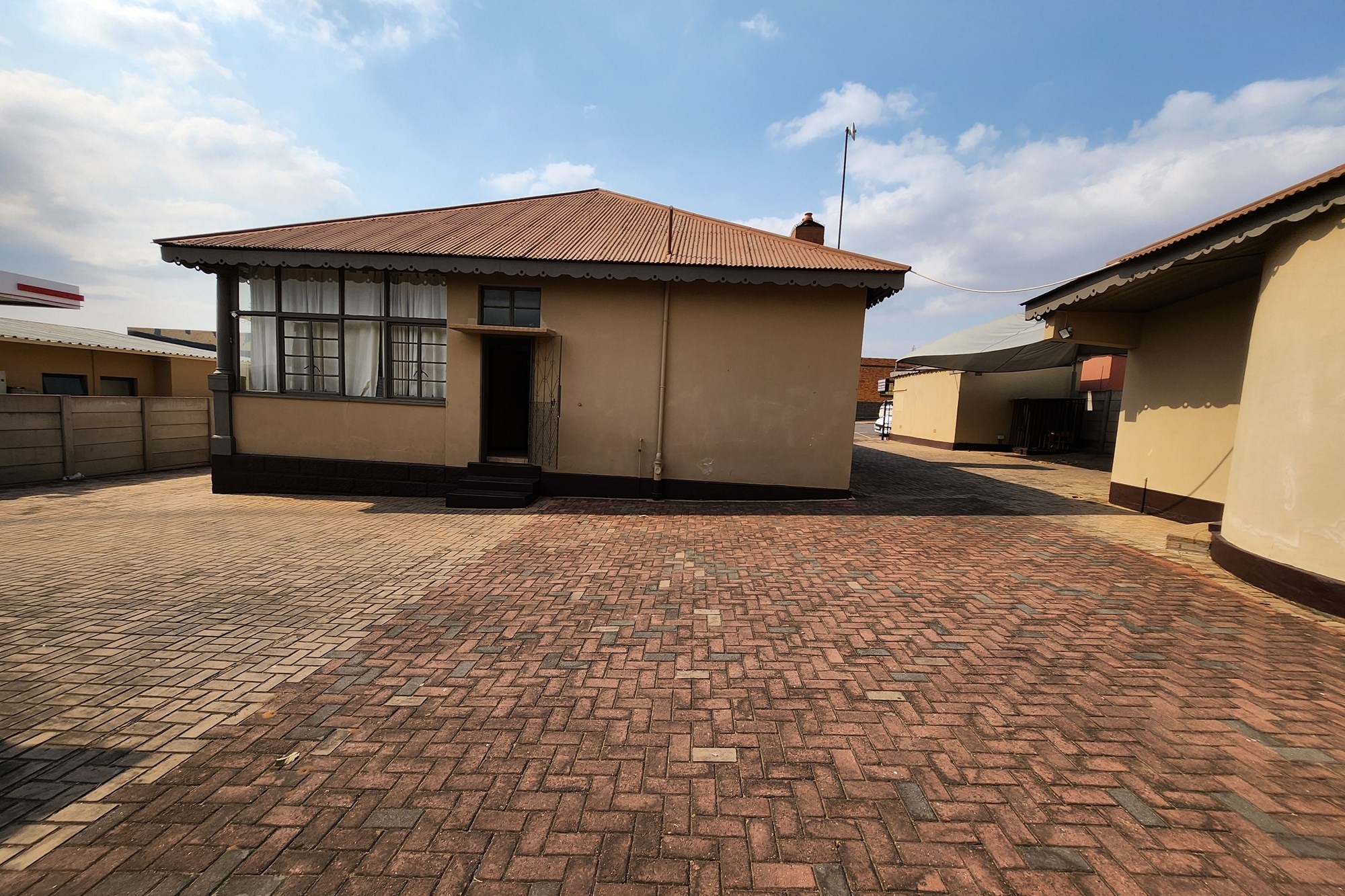 Fore Sale: Historic House with Business Rights