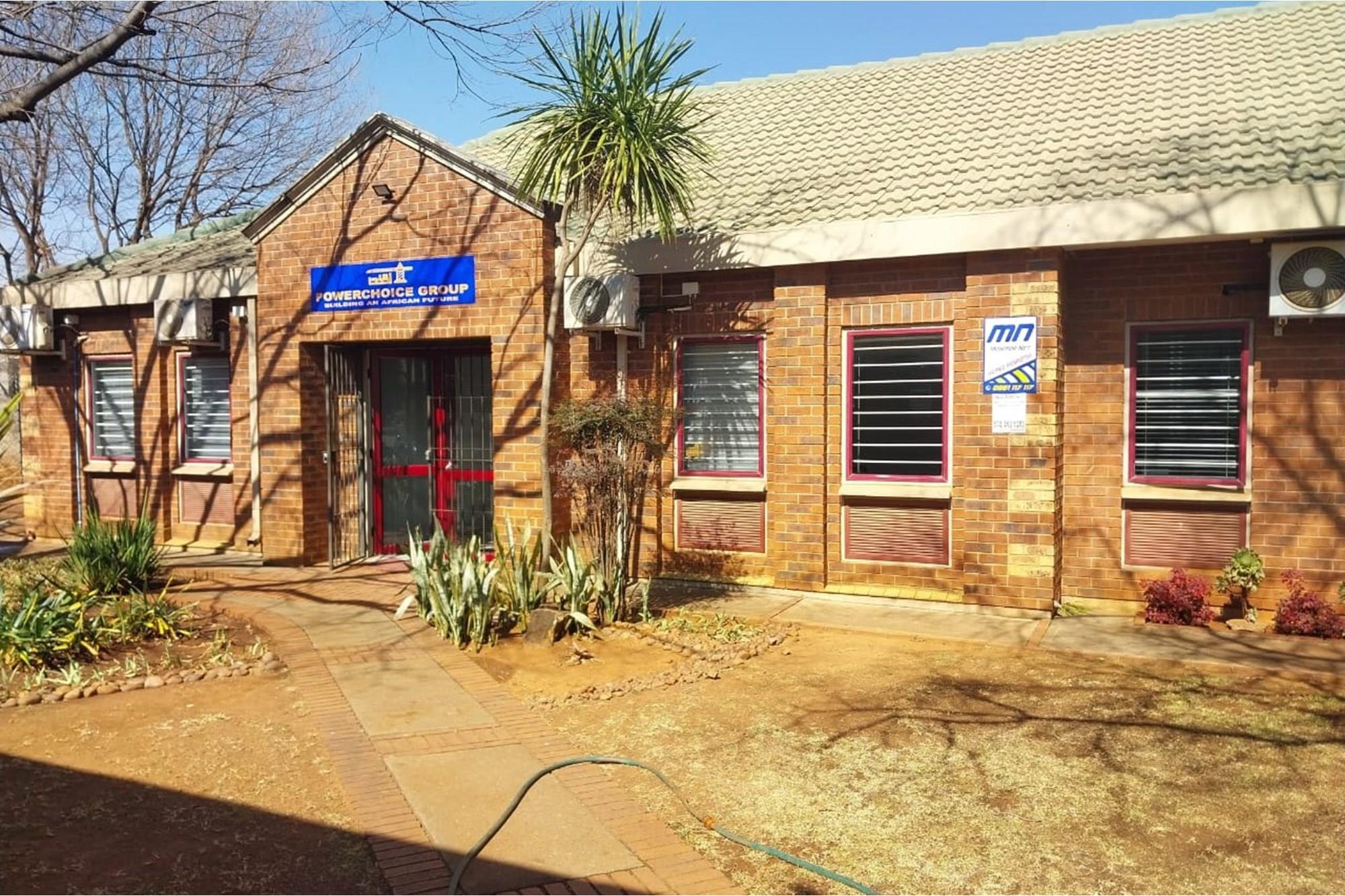 Commercial property for sale in Die Hoewes