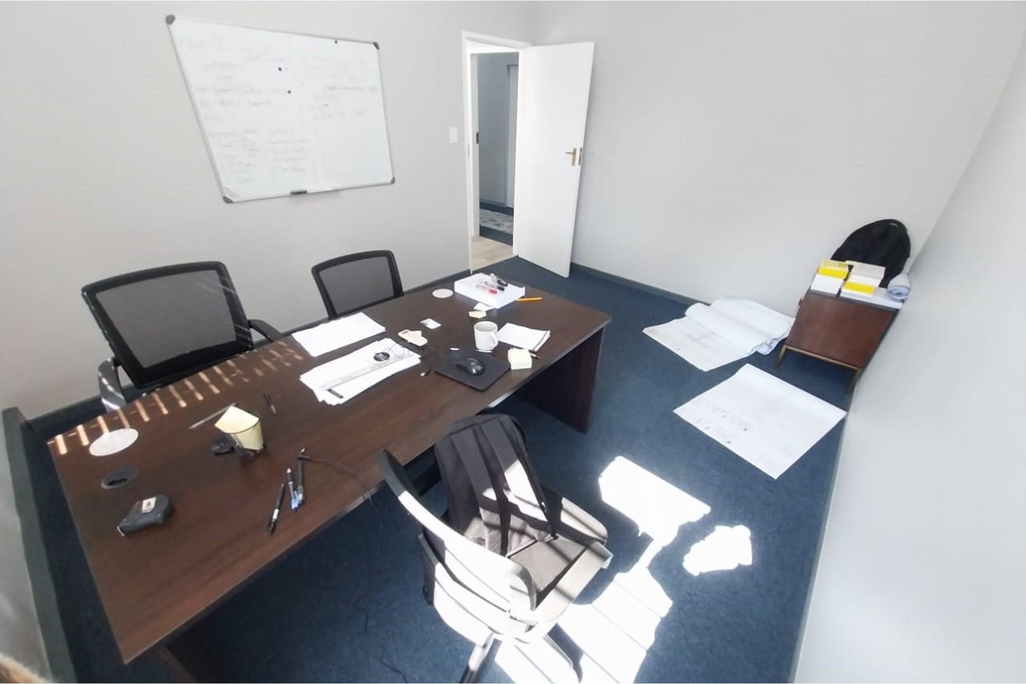 Commercial property for sale in Die Hoewes