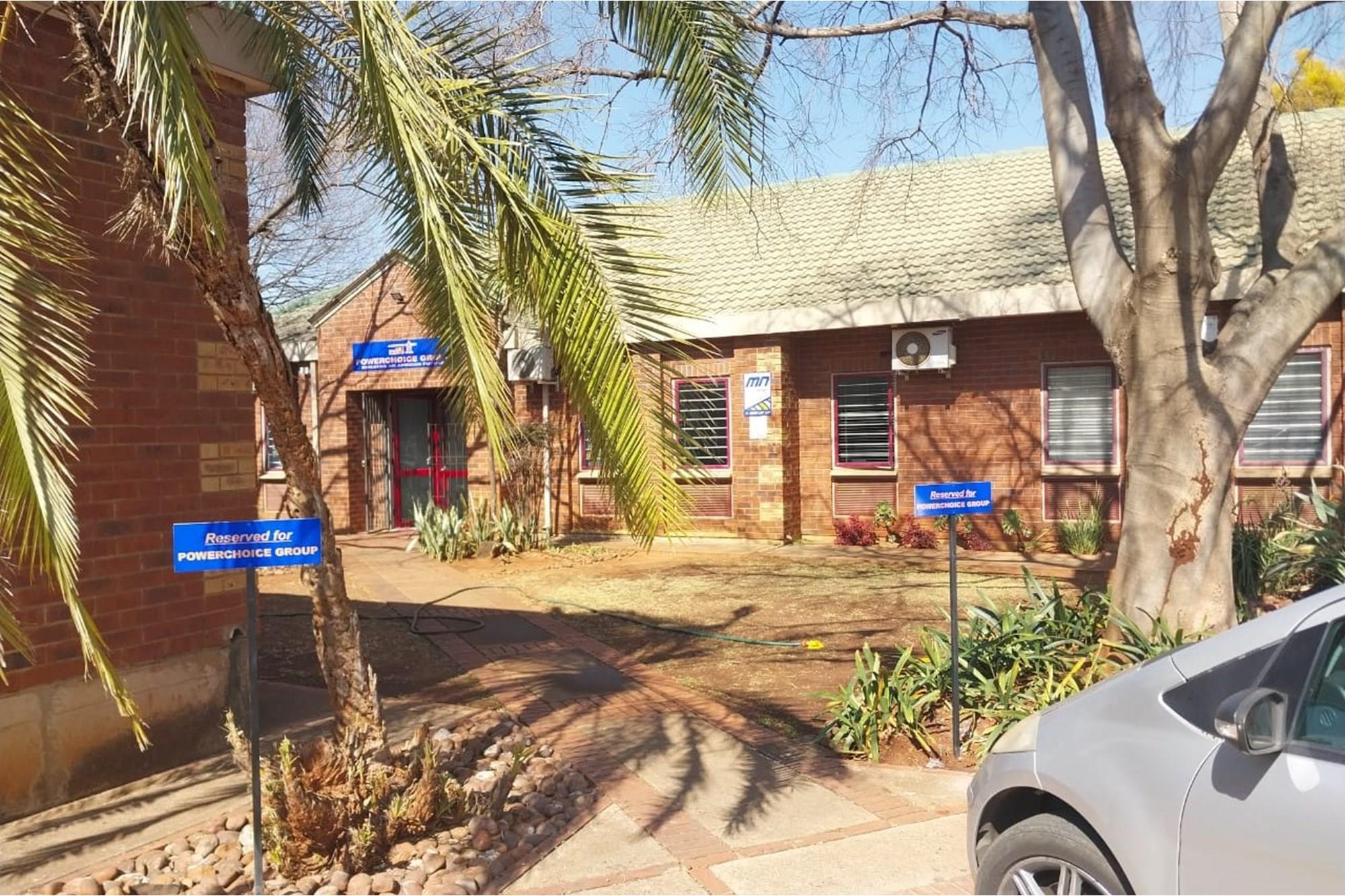 Commercial property for sale in Die Hoewes