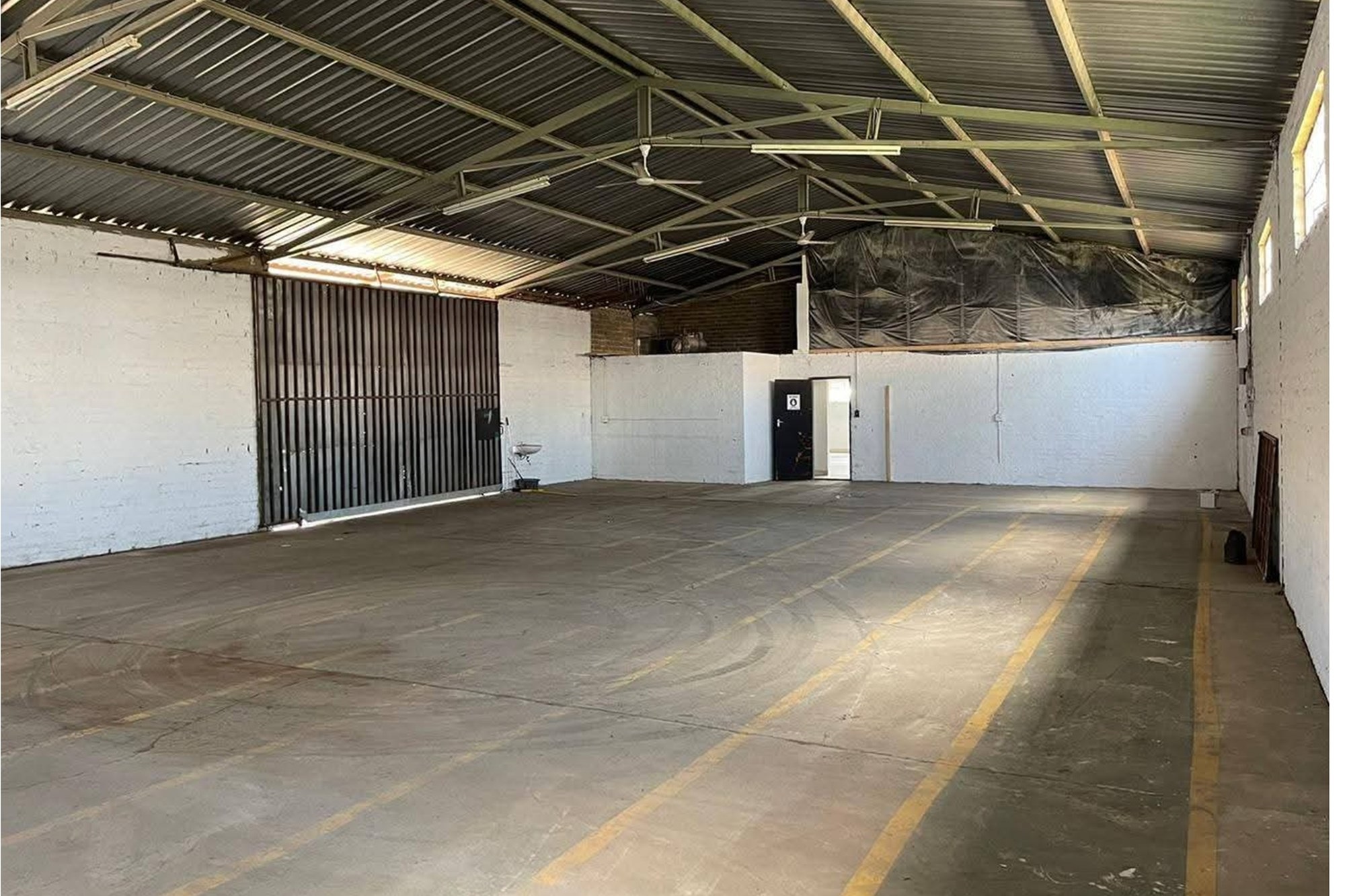 VANDERBIJLPARK * COMMERCIAL PROPERTY CW 6 * R14 500 000.00 * 2.688HA * SUPERMARKET * LIQUOR SHOP