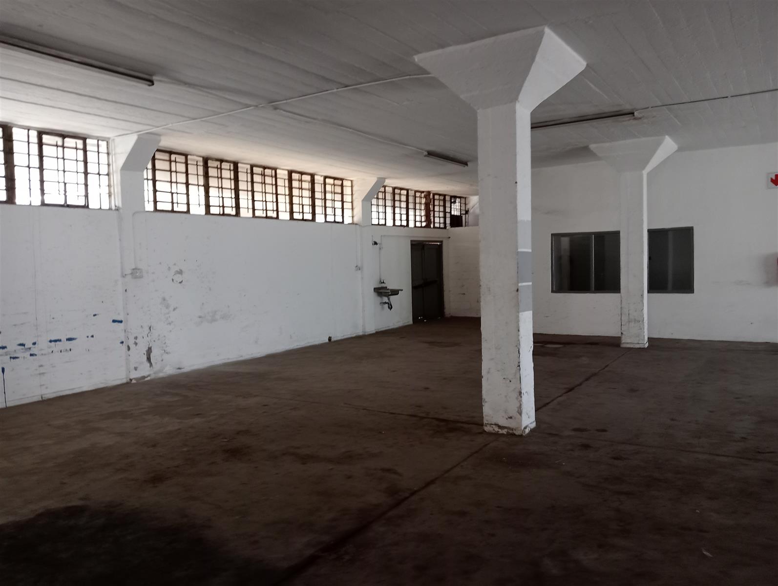 Warehouse for rent in Jacobs, Durban, KwaZulu Natal, 700 m²
