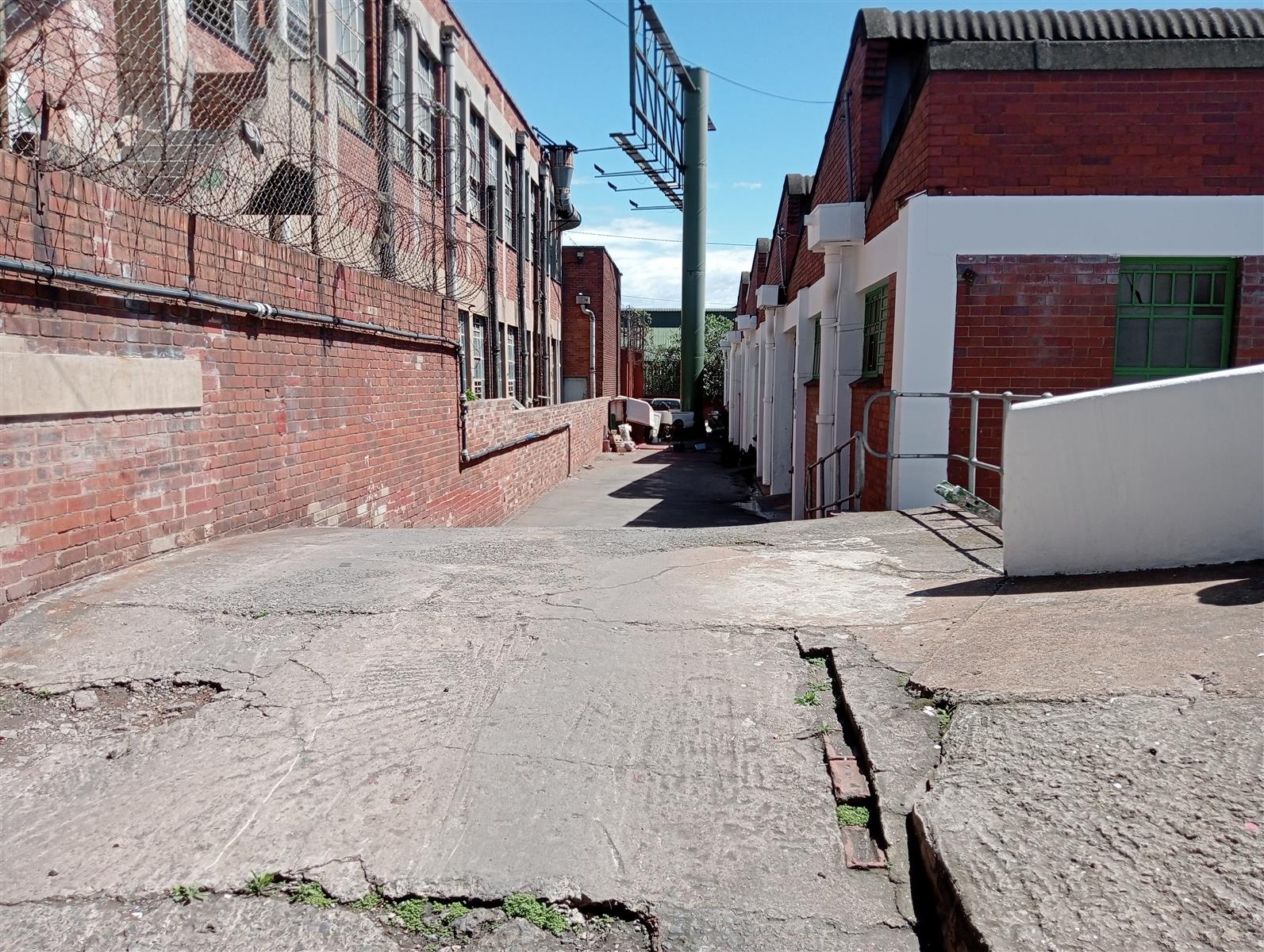Warehouse for rent in Jacobs, Durban, KwaZulu Natal, 700 m²
