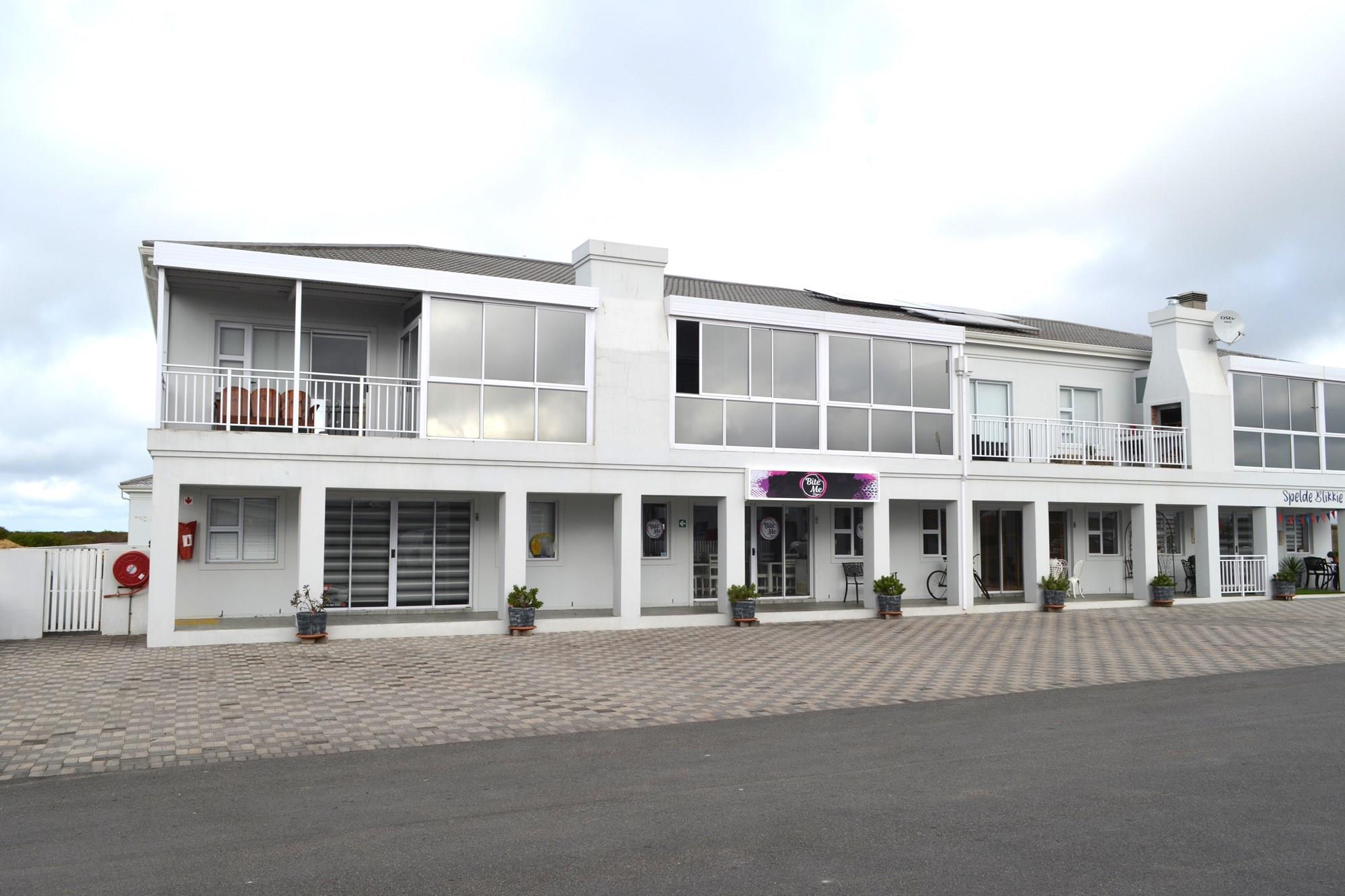 Commercial Property with Studio flat and garage unit for sale Gouritsmond