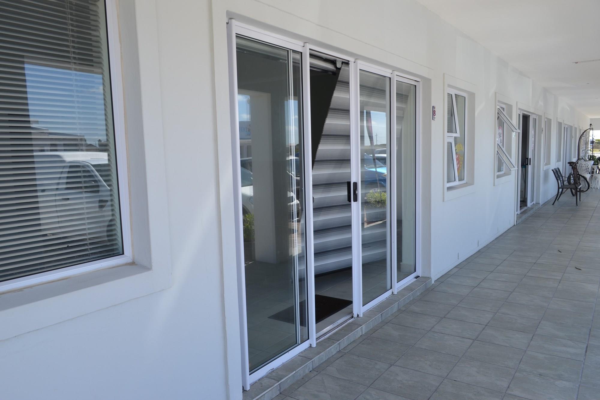 Commercial Property with Studio flat and garage unit for sale Gouritsmond