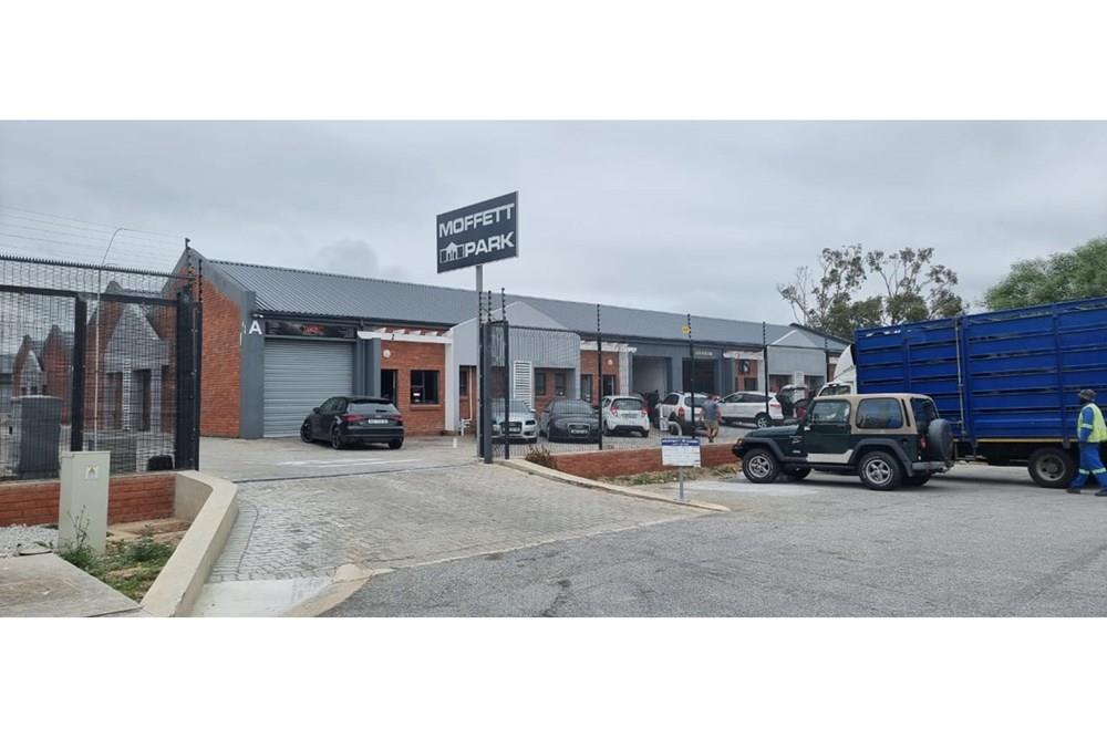 2 Prime warehouses for sale In Popular secure Bus Park: Price is inclusive of vat !!!