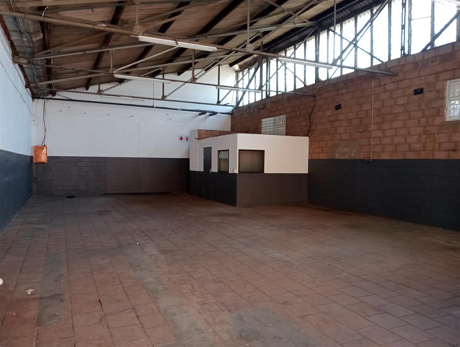 Warehouse for rent in Jacobs, Durban, KwaZulu Natal, 700 m²