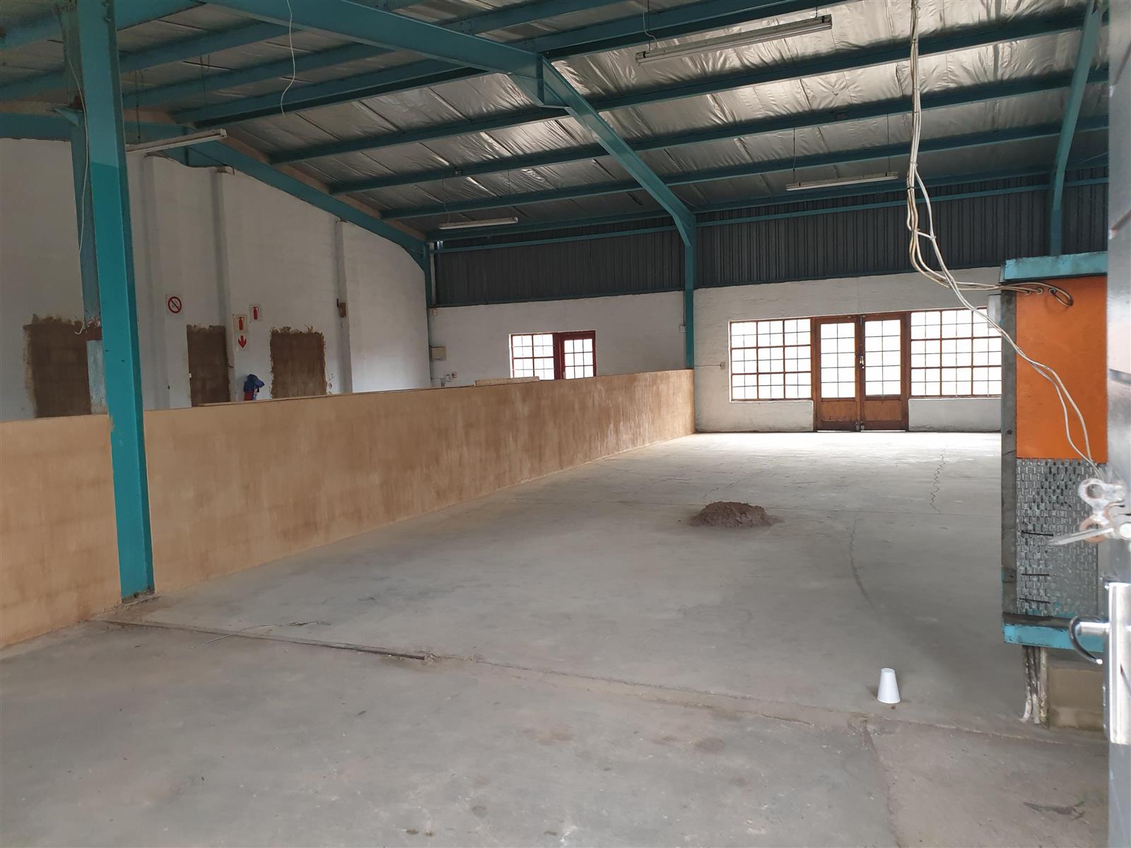 Warehouse for rent in New Germany, Pinetown, KwaZulu Natal, 200 m²