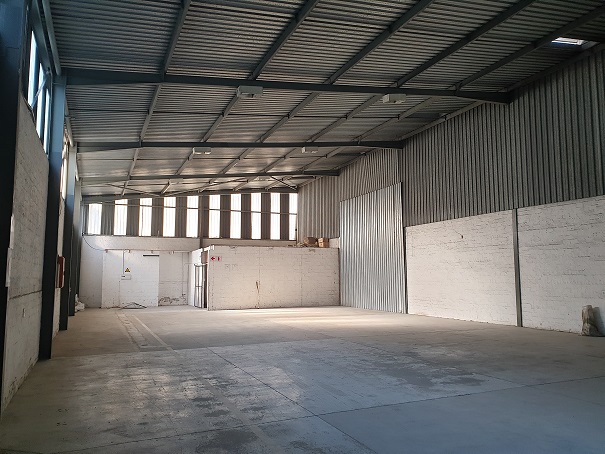 Warehouse to let.
