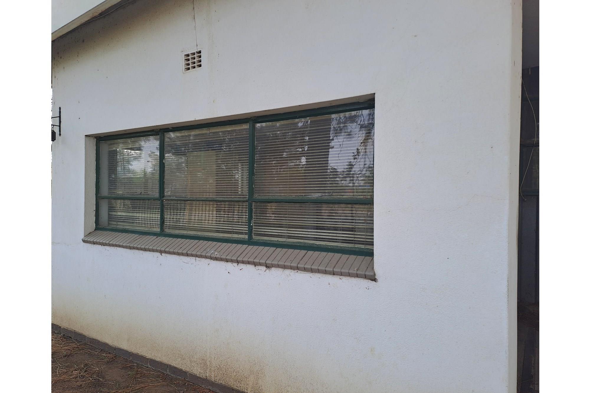 Excellent Industrial Property for a give away price in Tumahole, Parys with a big house on property