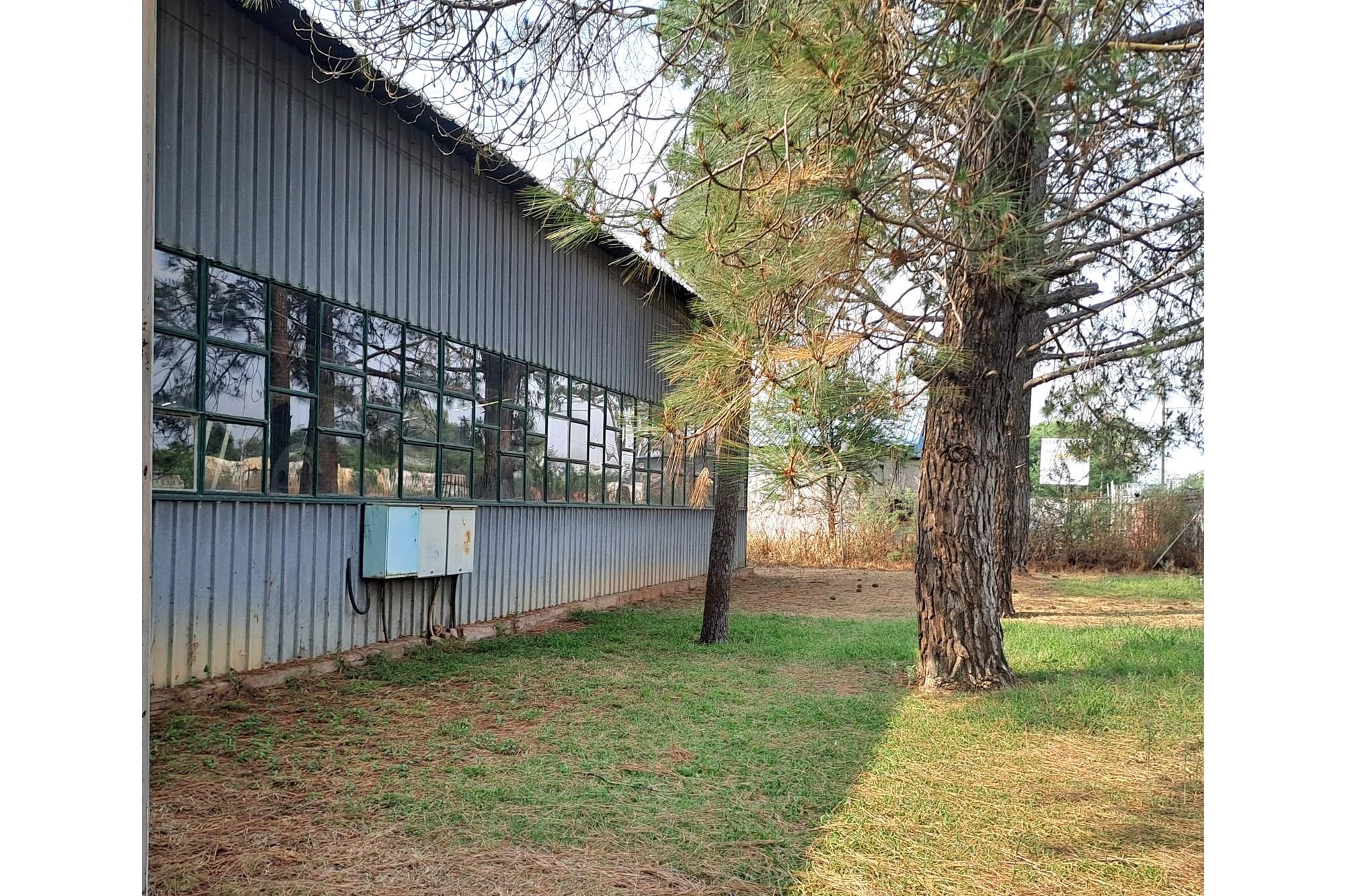 Excellent Industrial Property for a give away price in Tumahole, Parys with a big house on property