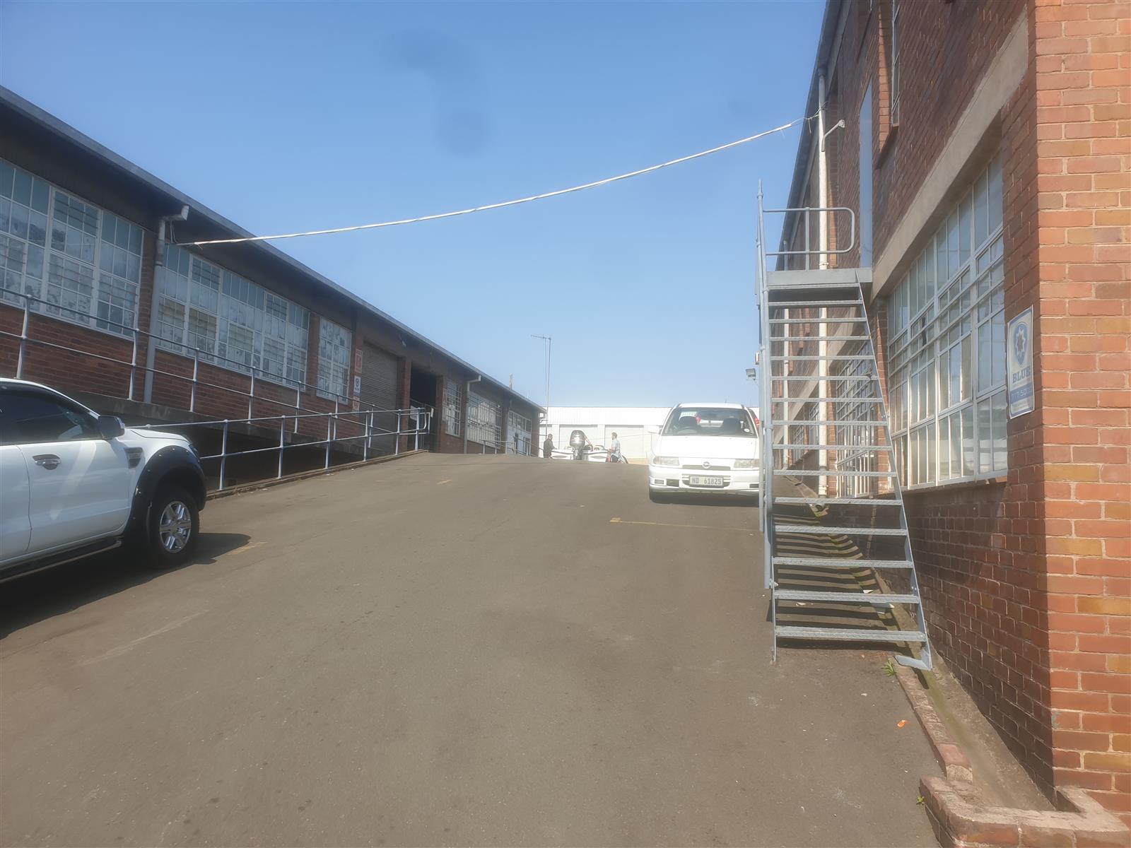 Mini warehouses to let.