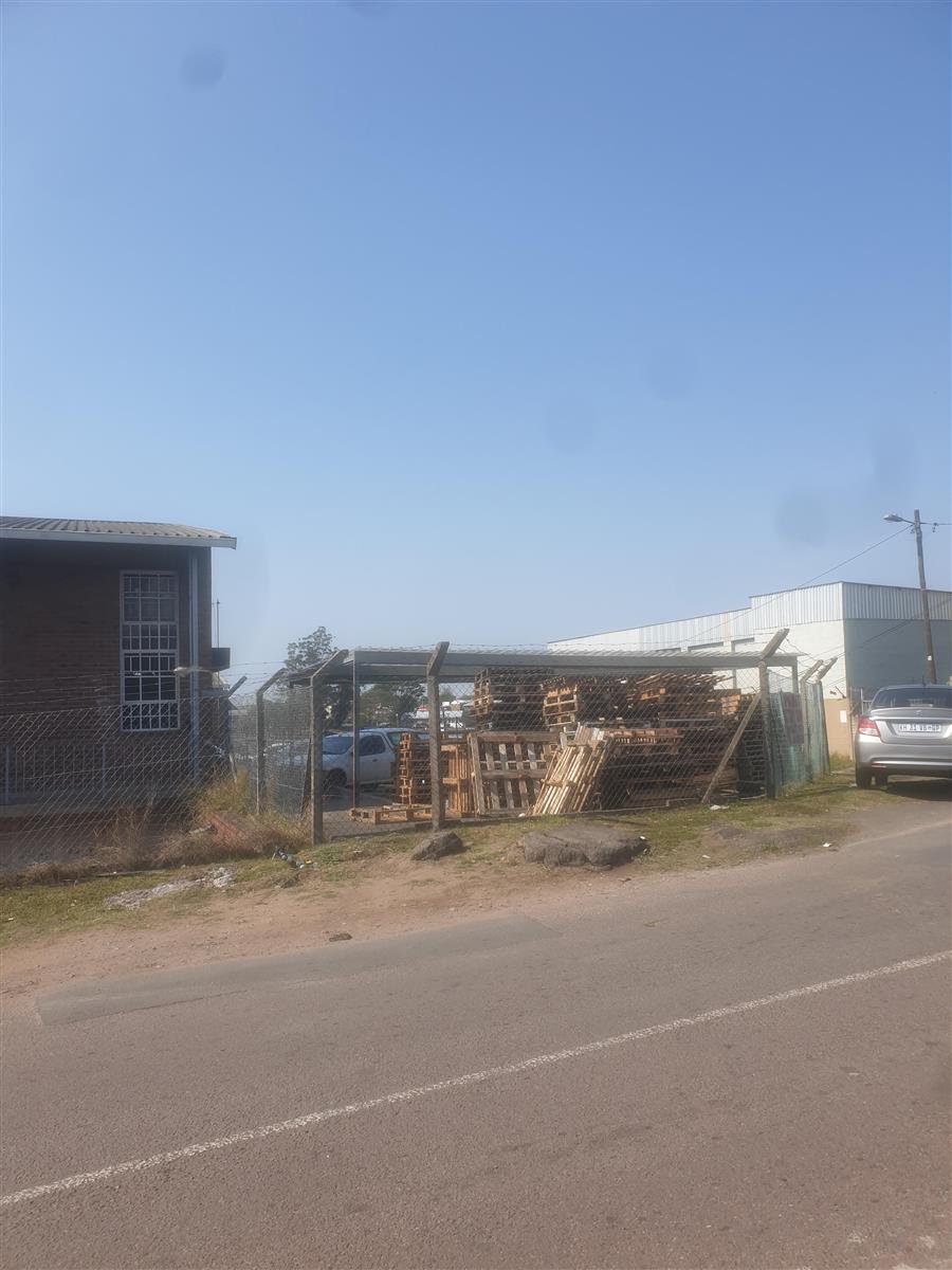 Mini warehouses to let.