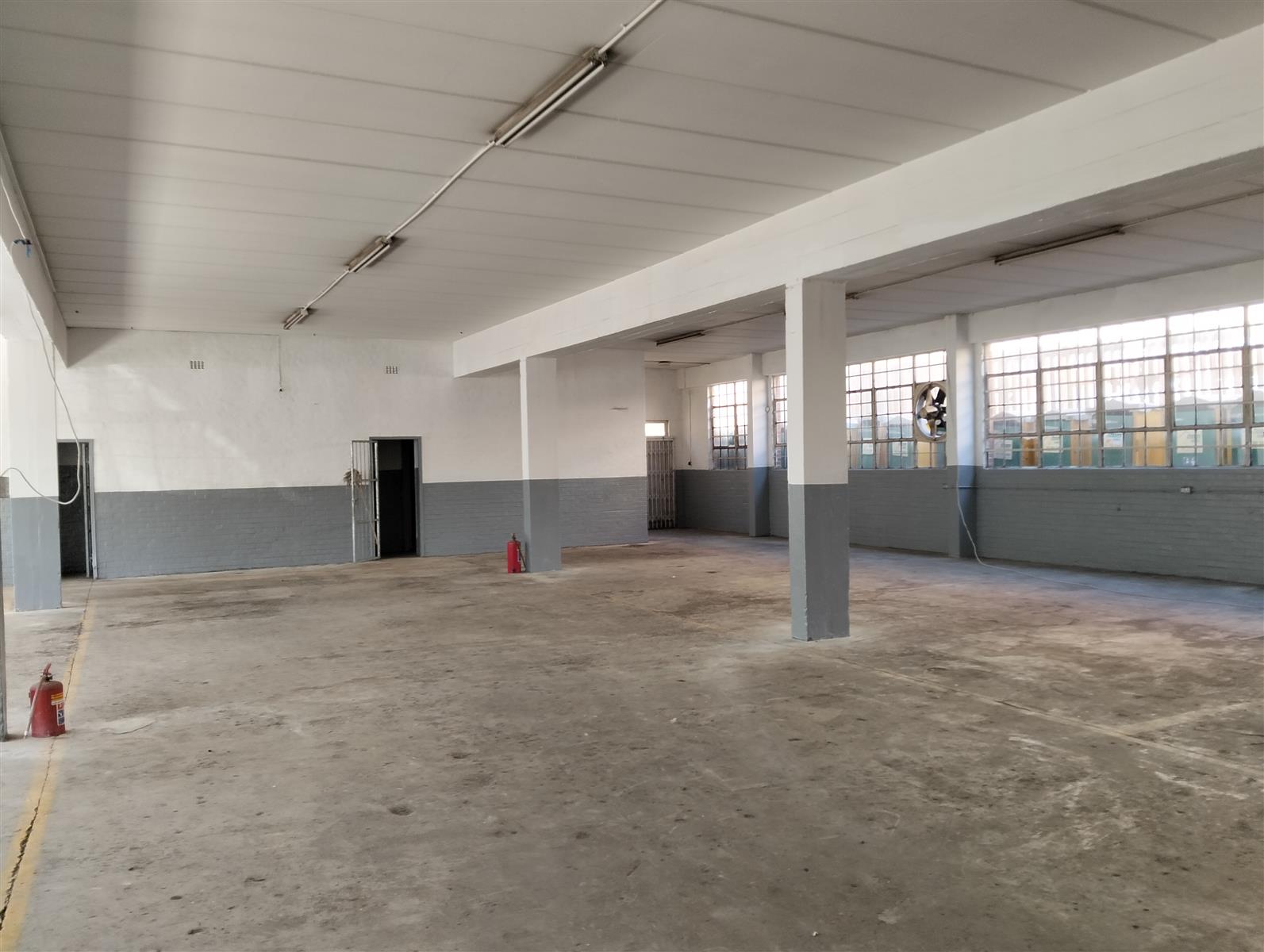 Workshop or general warehouse on main road front to let or buy.