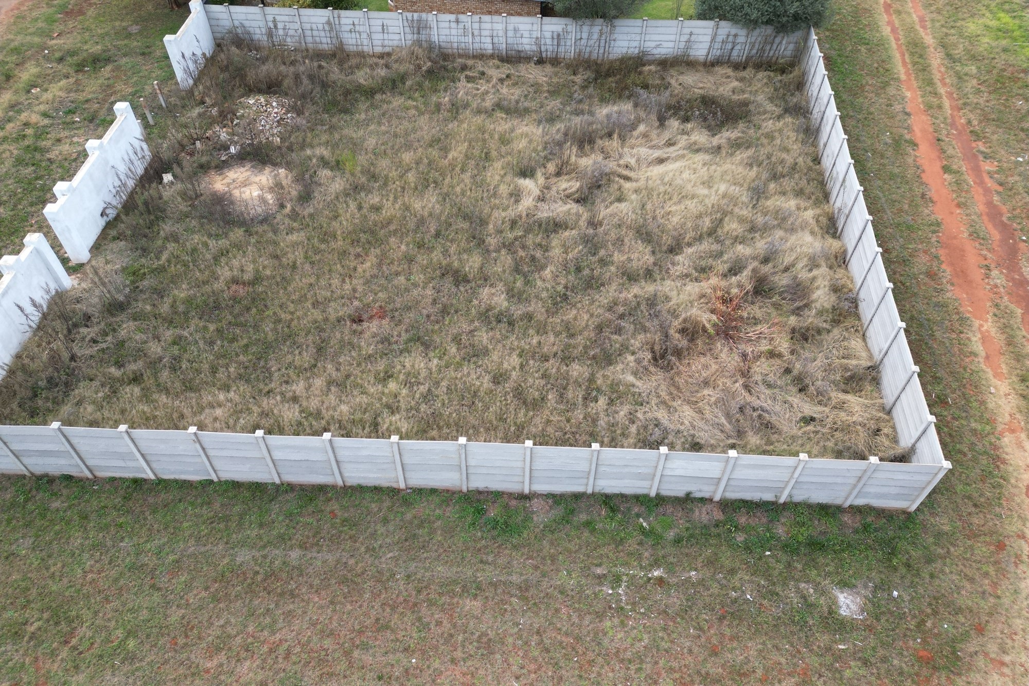Commercial vacant stand fully walled