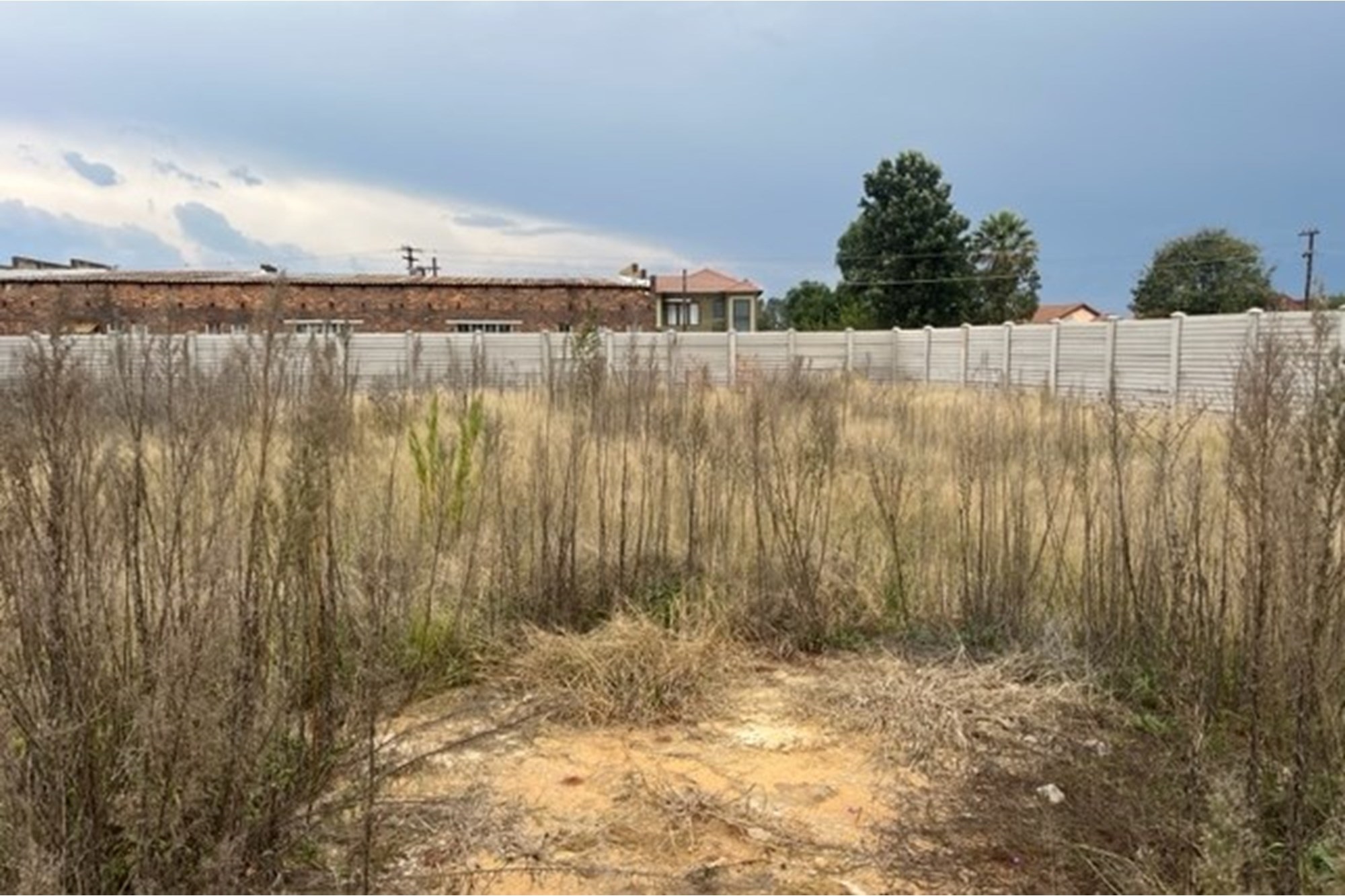 Commercial vacant stand fully walled