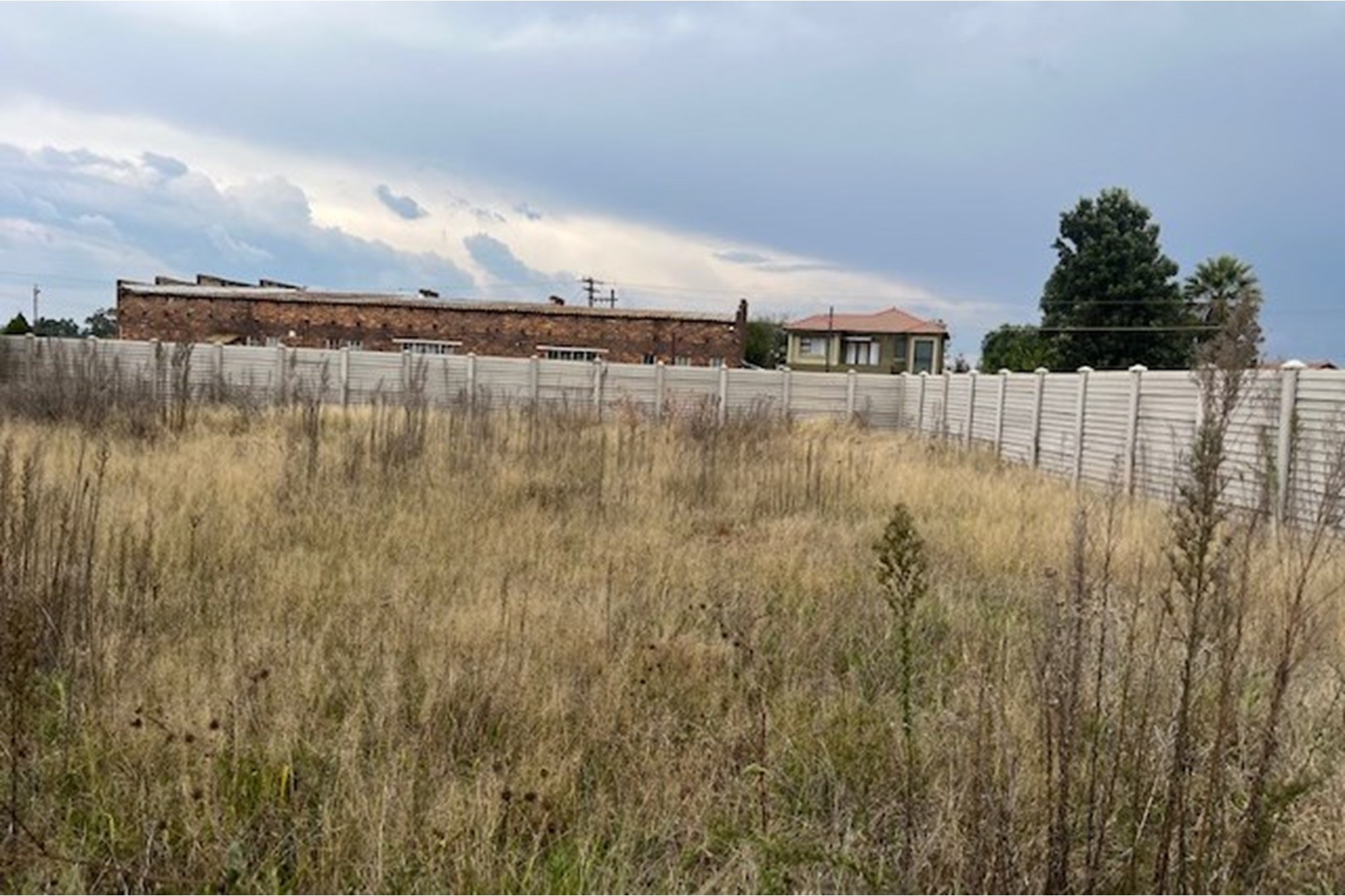 Commercial vacant stand fully walled