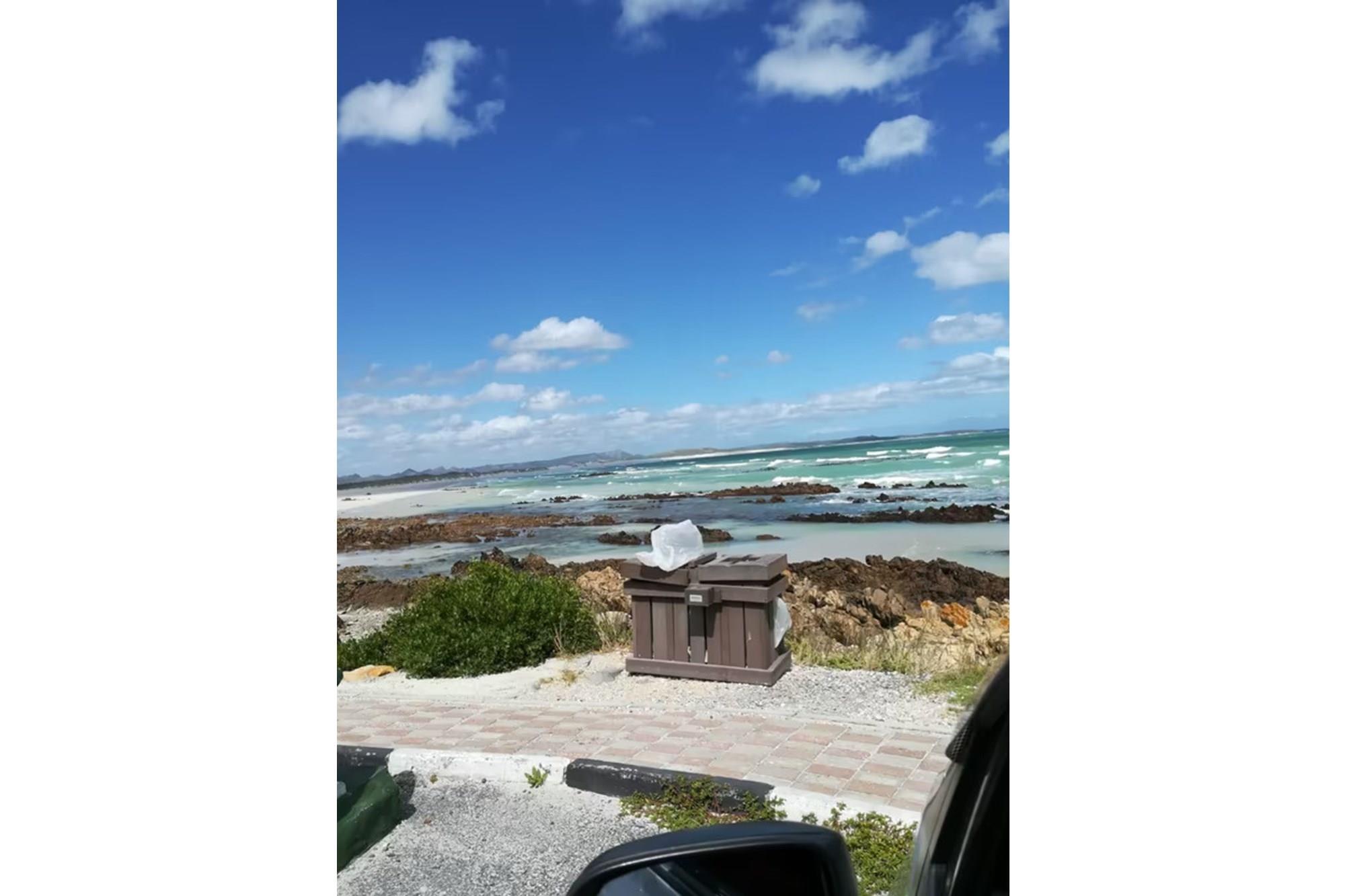 845 sqm plot in Franskraal in Gansbaai incl approved building plan ...