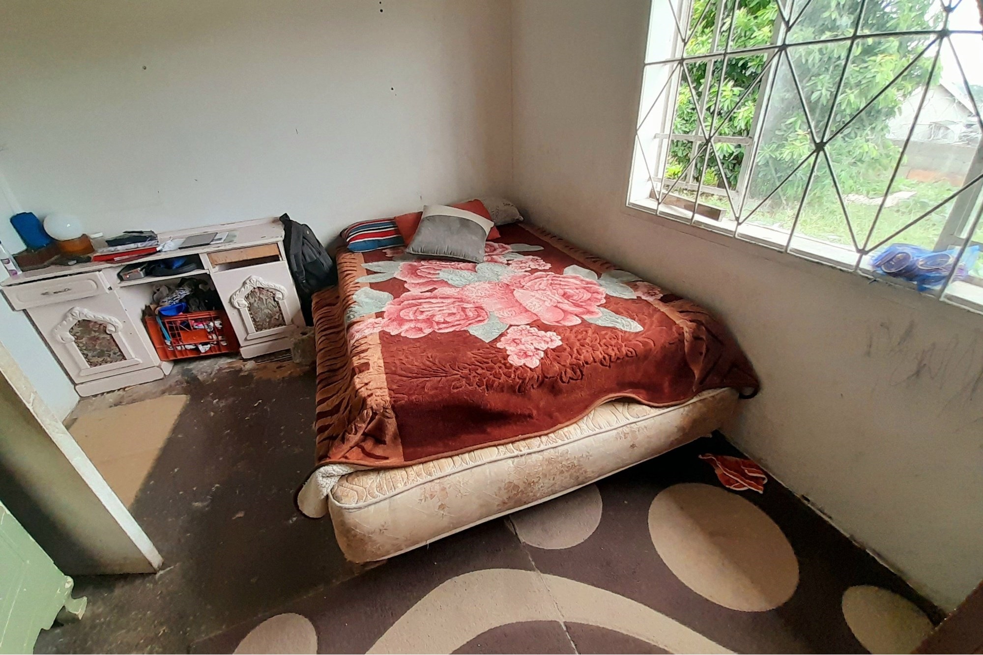 Charming Three-Bedroom Cottage in Trenance Park, Verulam. Road level, stepless with huge yard,
