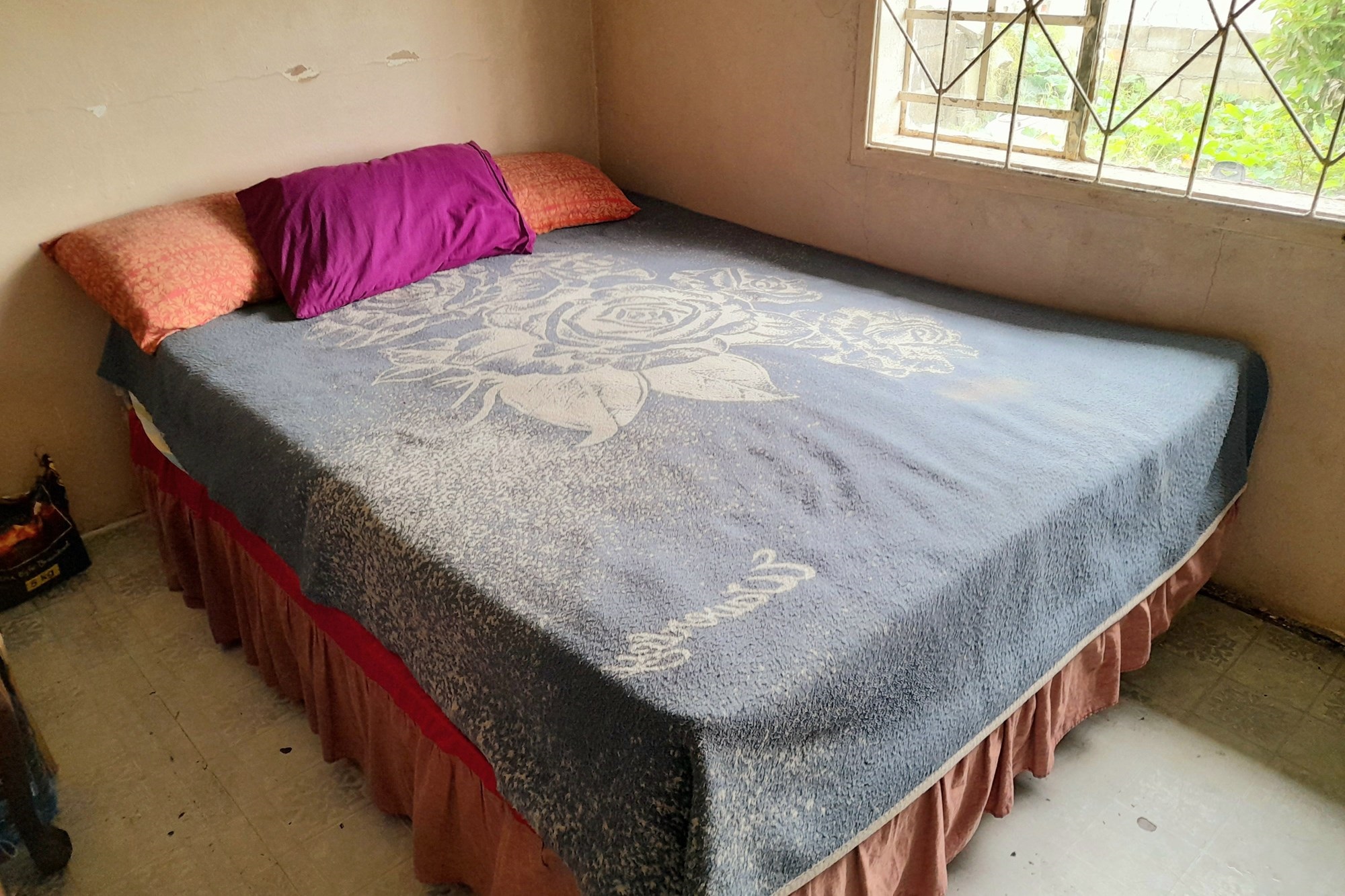 Charming Three-Bedroom Cottage in Trenance Park, Verulam. Road level, stepless with huge yard,