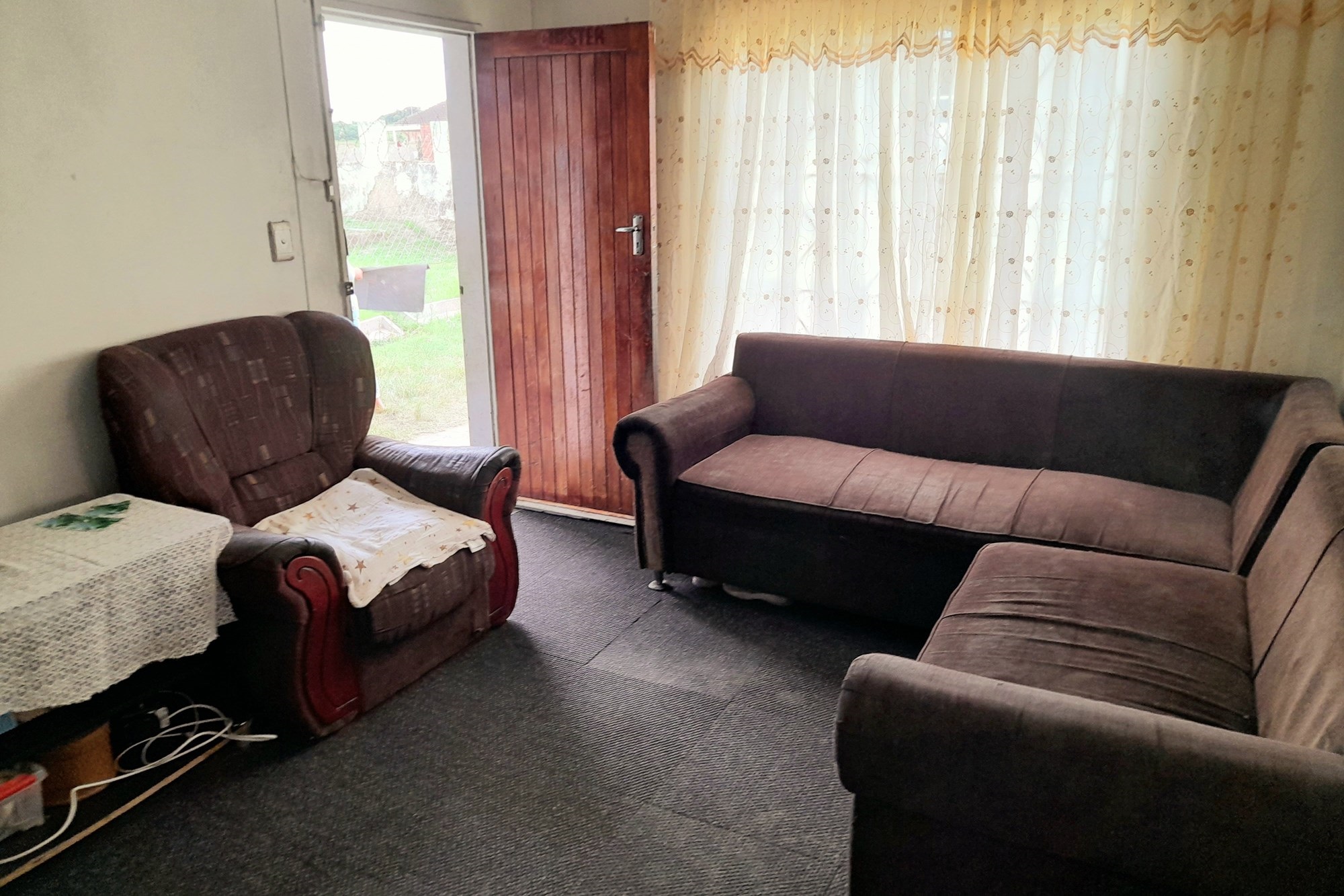 Charming Three-Bedroom Cottage in Trenance Park, Verulam. Road level, stepless with huge yard,