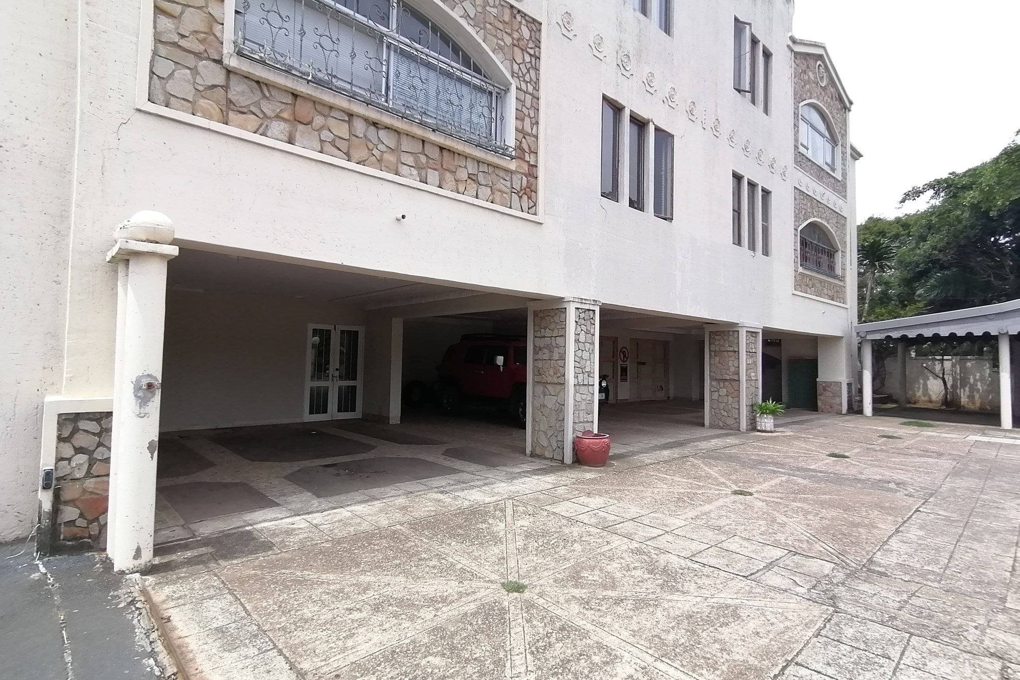 Margate. Calling All Investors, Sectional Title Building With Four Large Units
