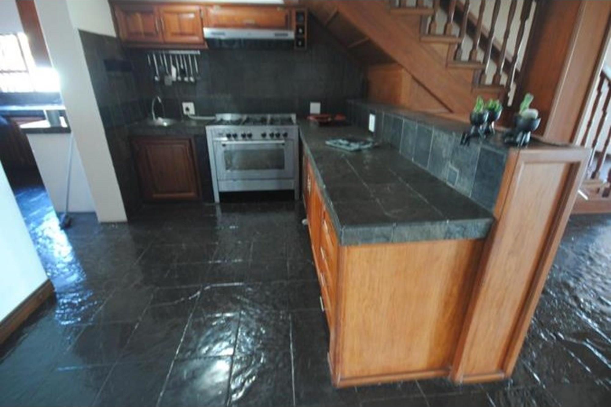 "Luxurious 4-Bed Family Home in Vaalpark Oasis"