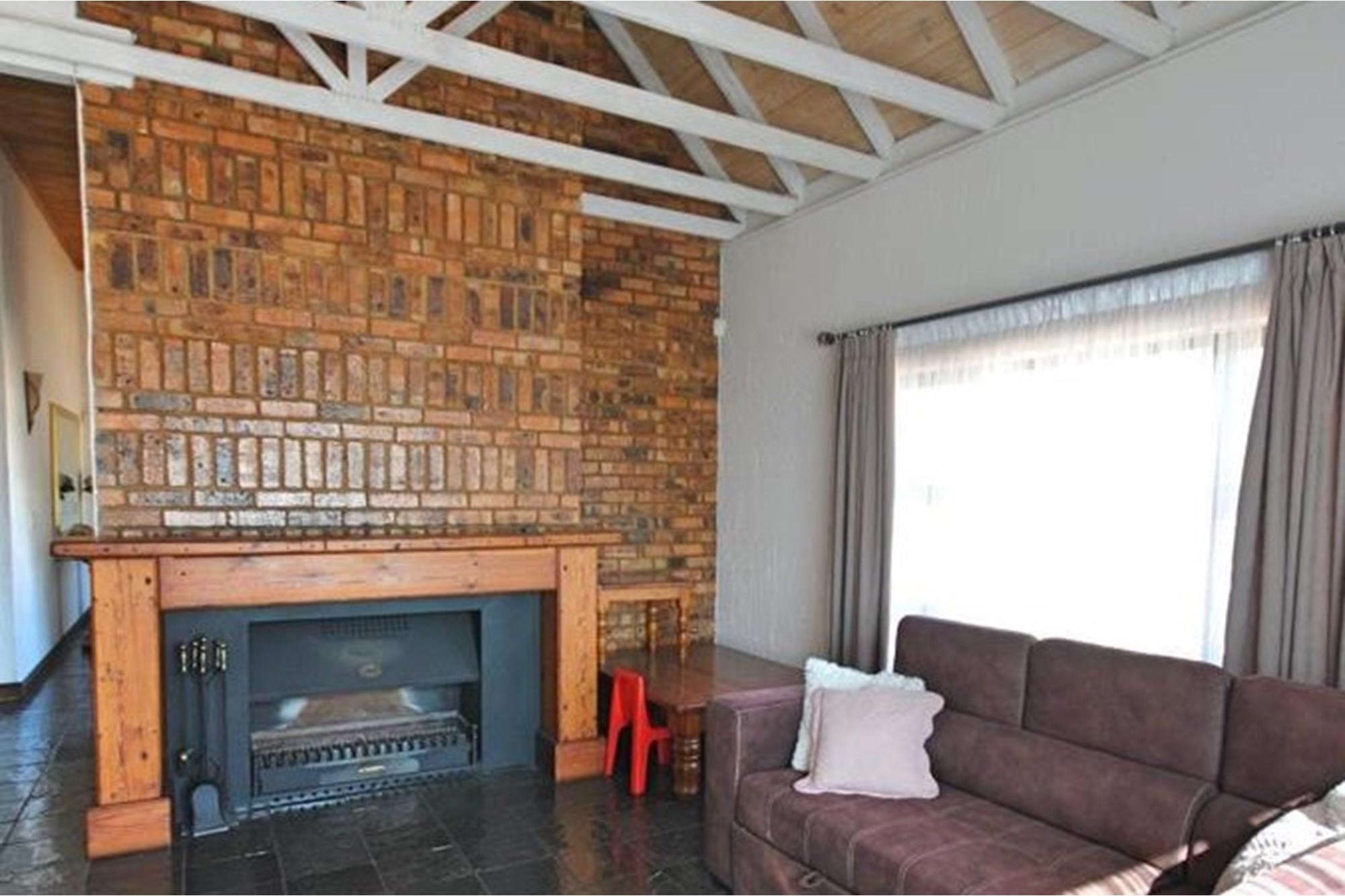 "Luxurious 4-Bed Family Home in Vaalpark Oasis"