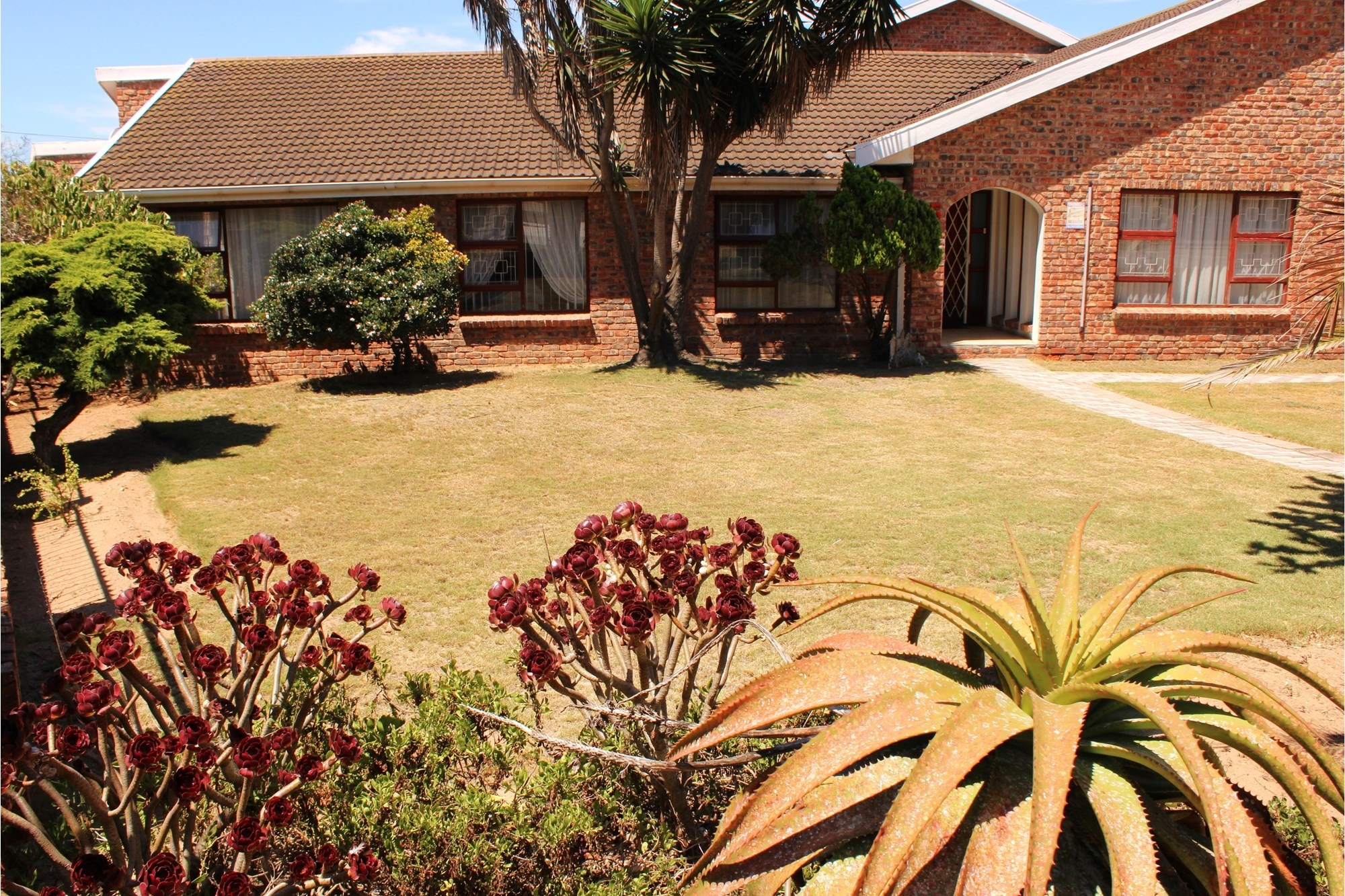 SPACIOUS FAMILY HOME IN BLUEWATER BAY