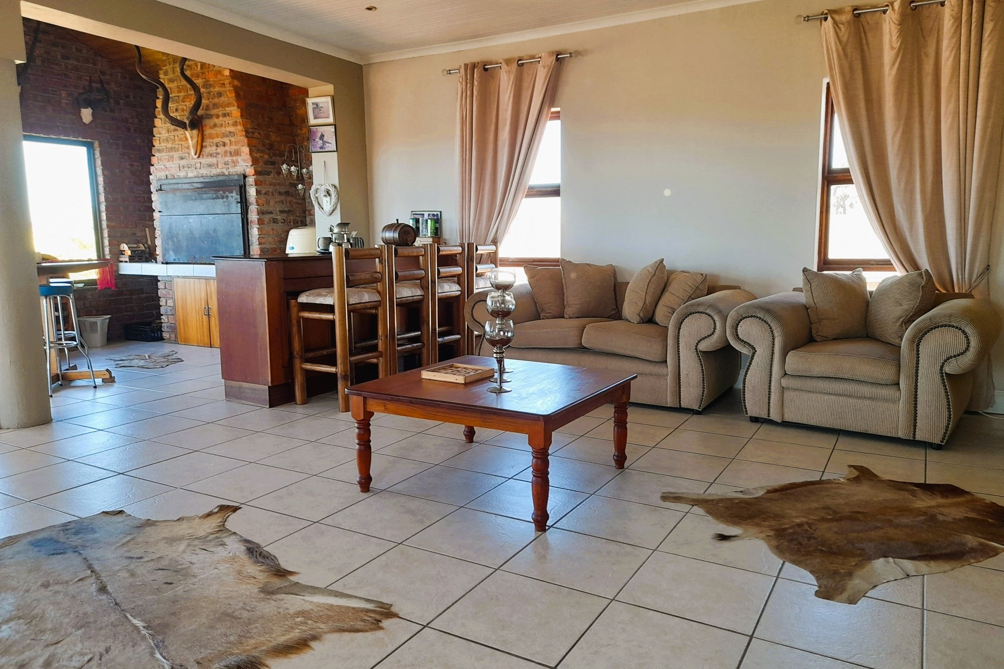 SPACIOUS FAMILY HOME IN BLUEWATER BAY