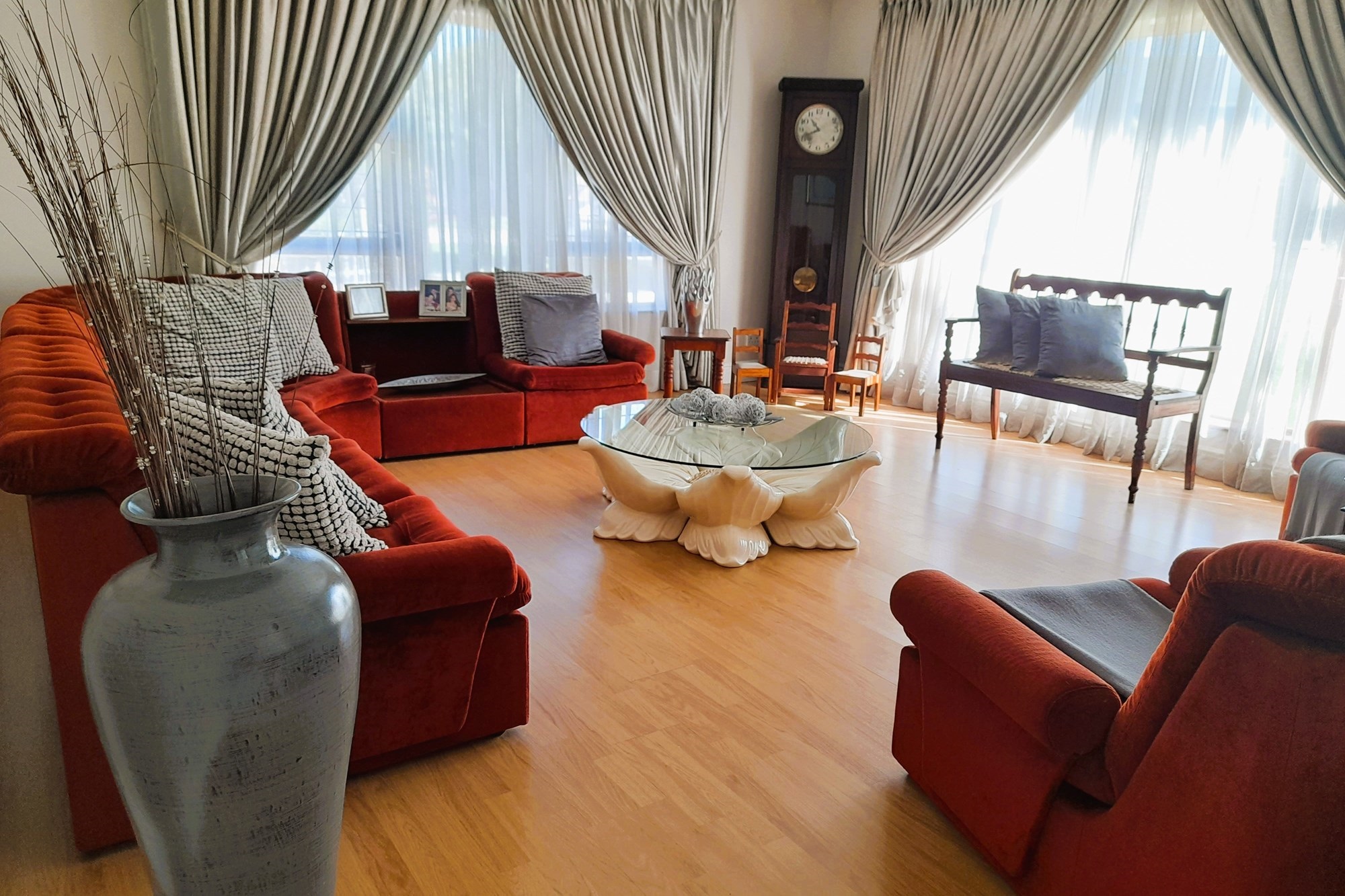 SPACIOUS FAMILY HOME IN BLUEWATER BAY