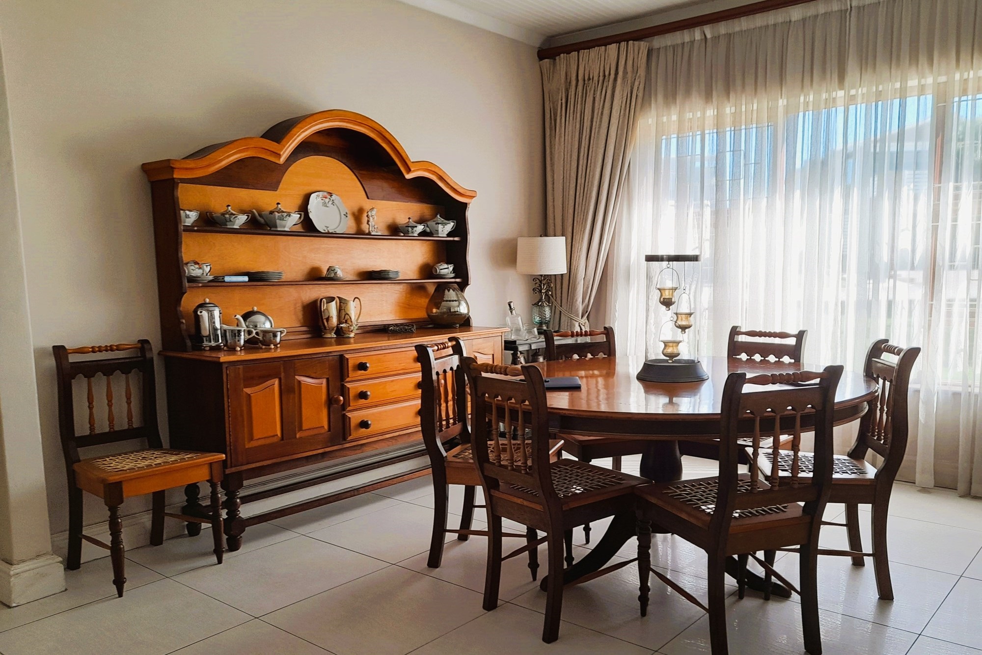 SPACIOUS FAMILY HOME IN BLUEWATER BAY