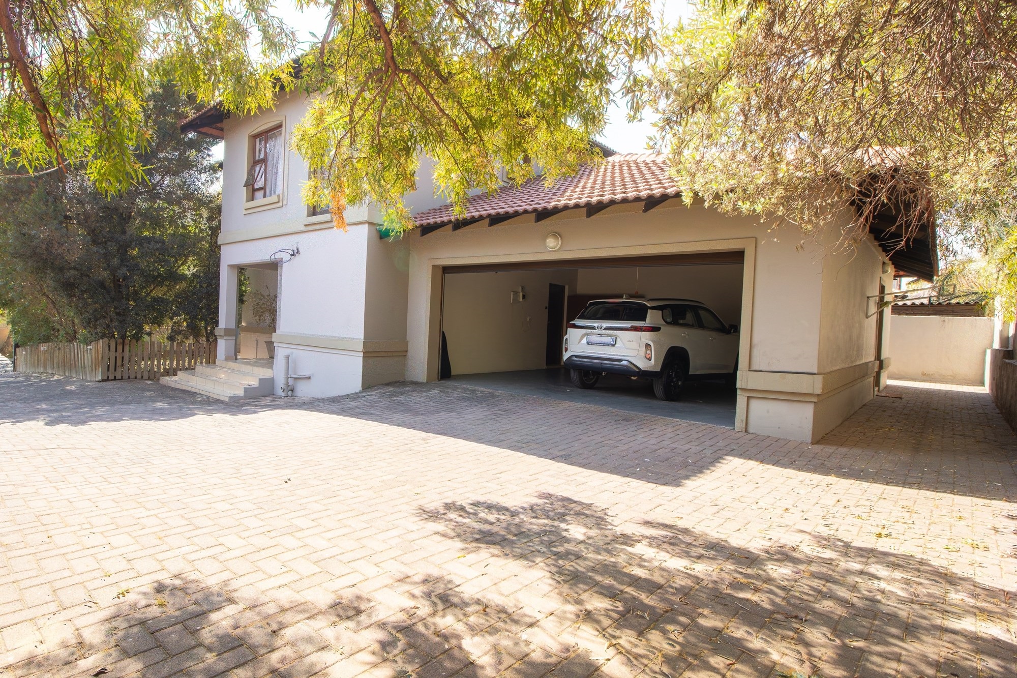 House for sale in Fourways, Sandton, 300 m²