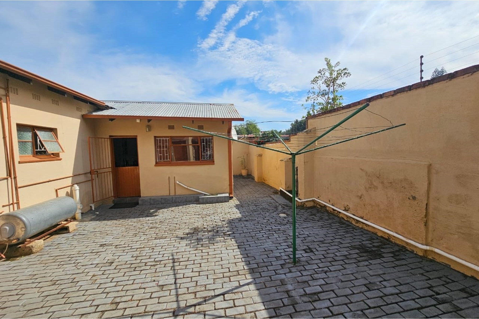 Charming 3-Bed Home with Pool and Lapa