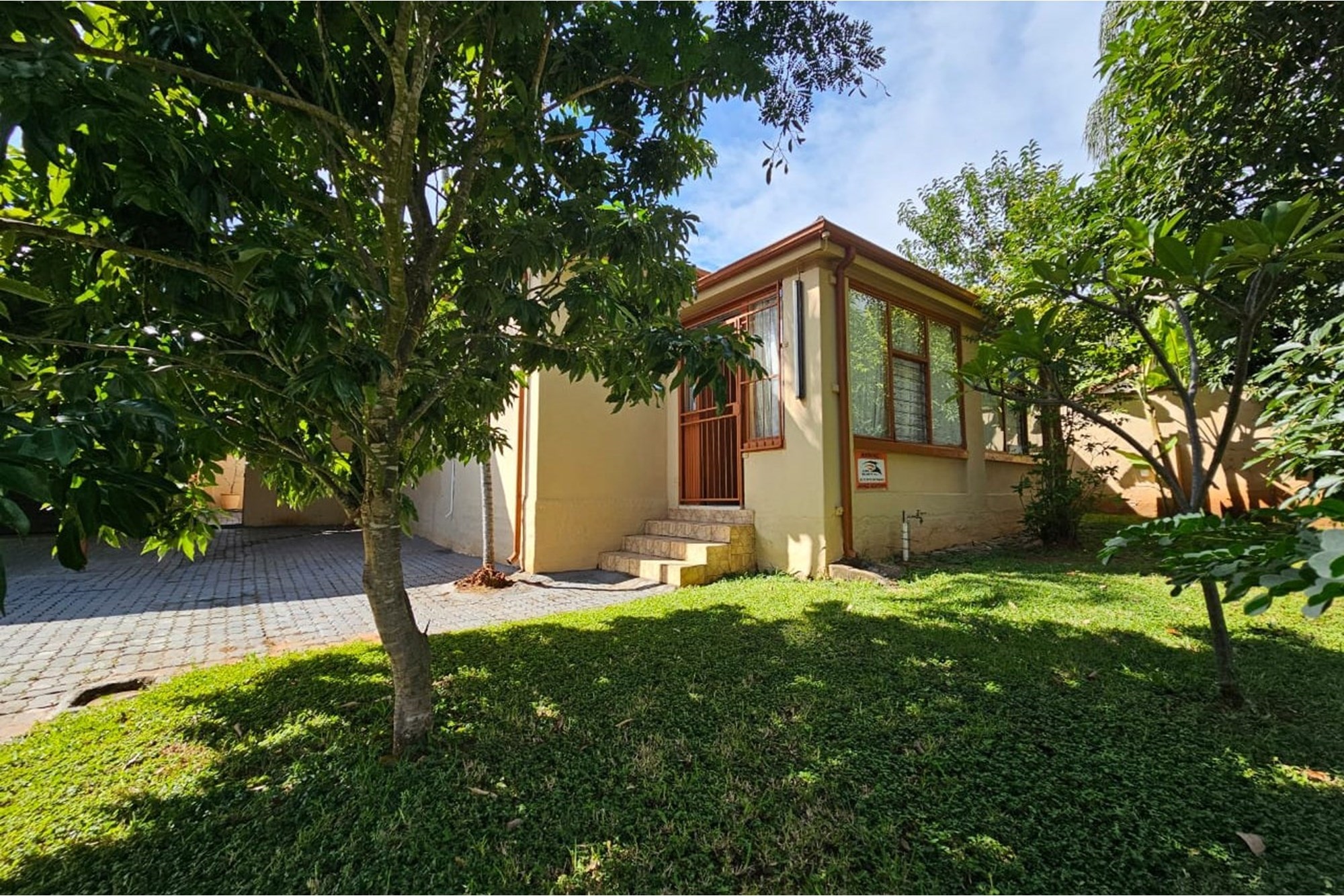 Charming 3-Bed Home with Pool and Lapa