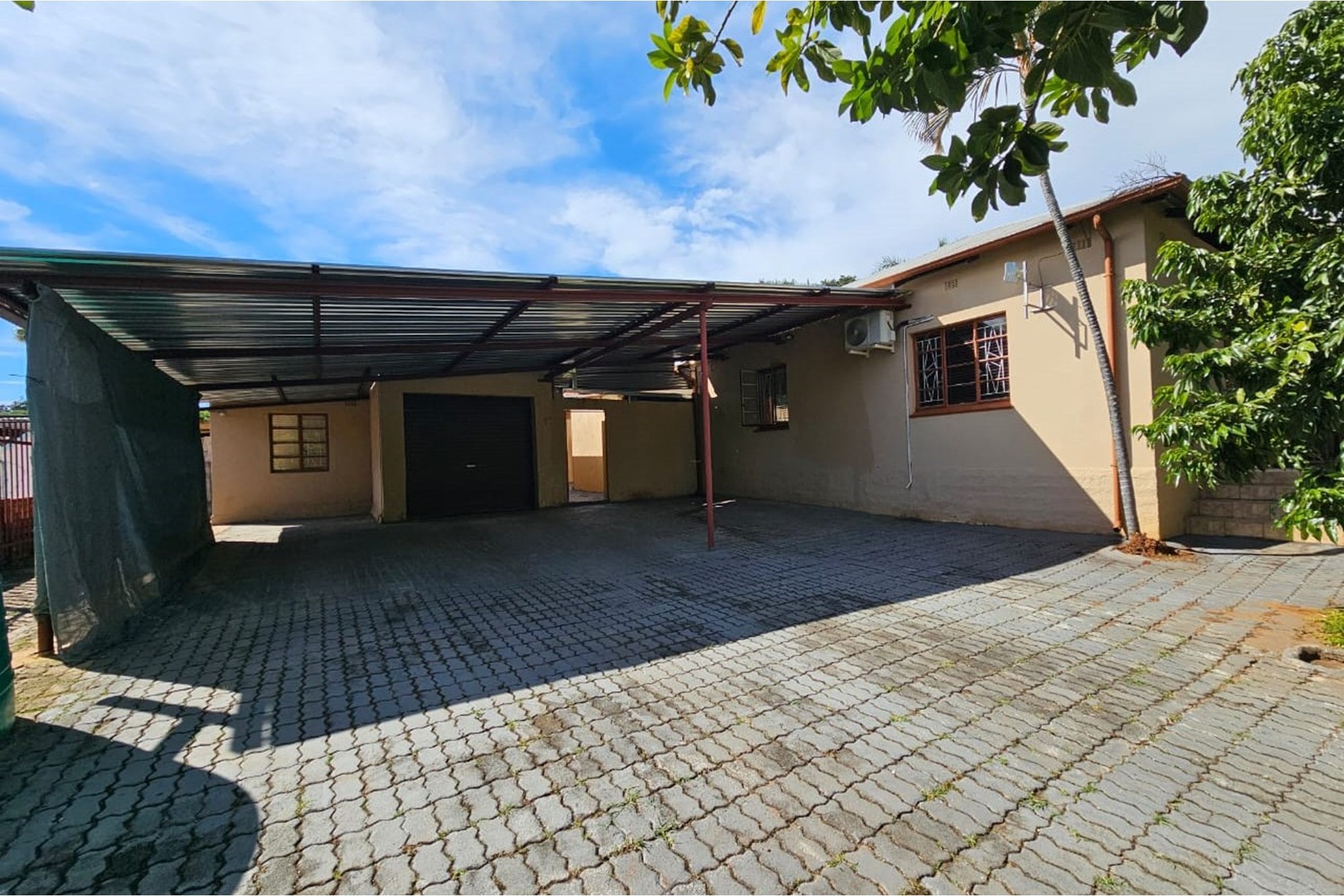 Charming 3-Bed Home with Pool and Lapa
