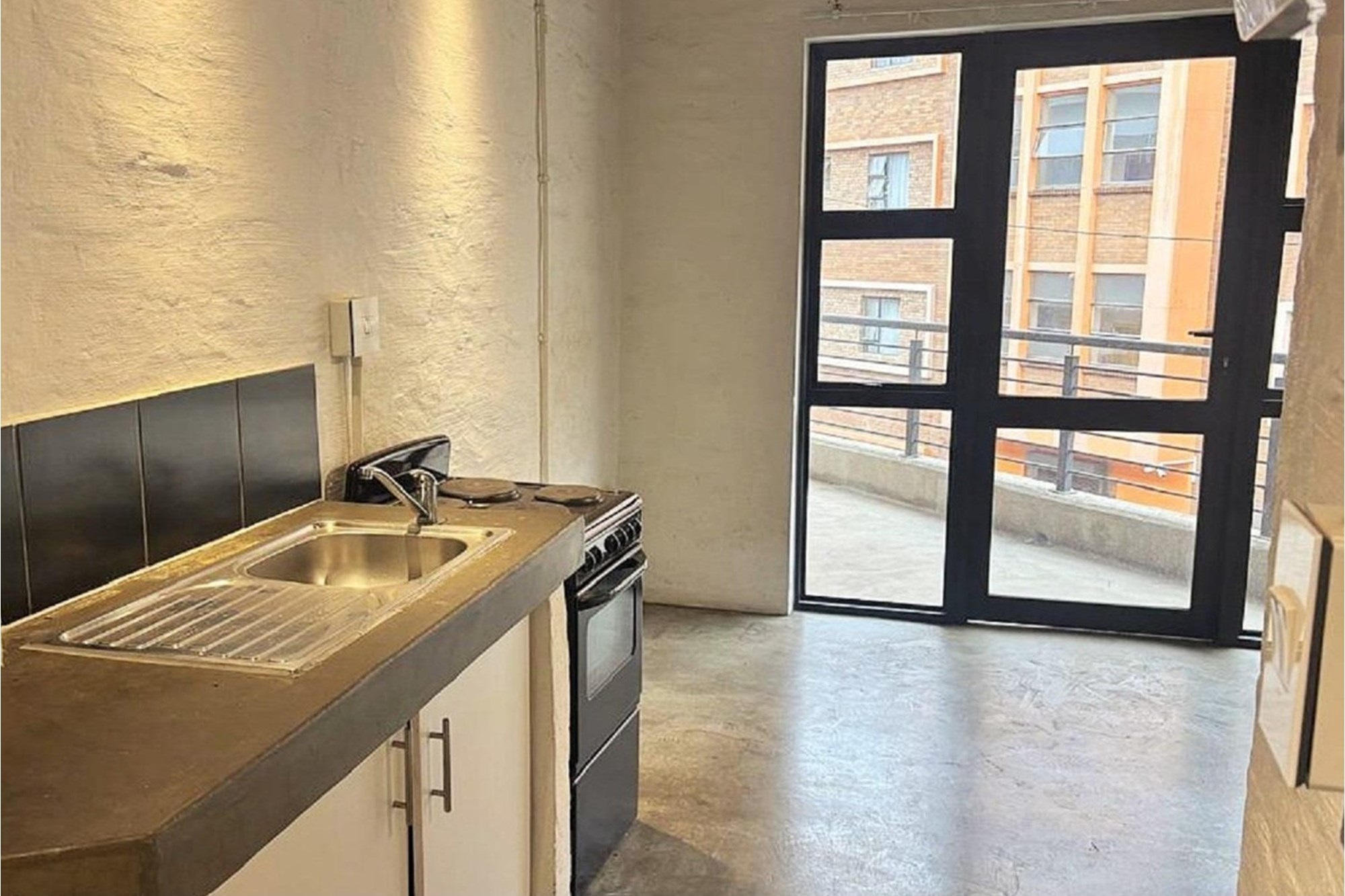 🏙️ Chic Bachelor Apartment in Trendy Downtown Johannesburg | Ideal Airbnb Investment
