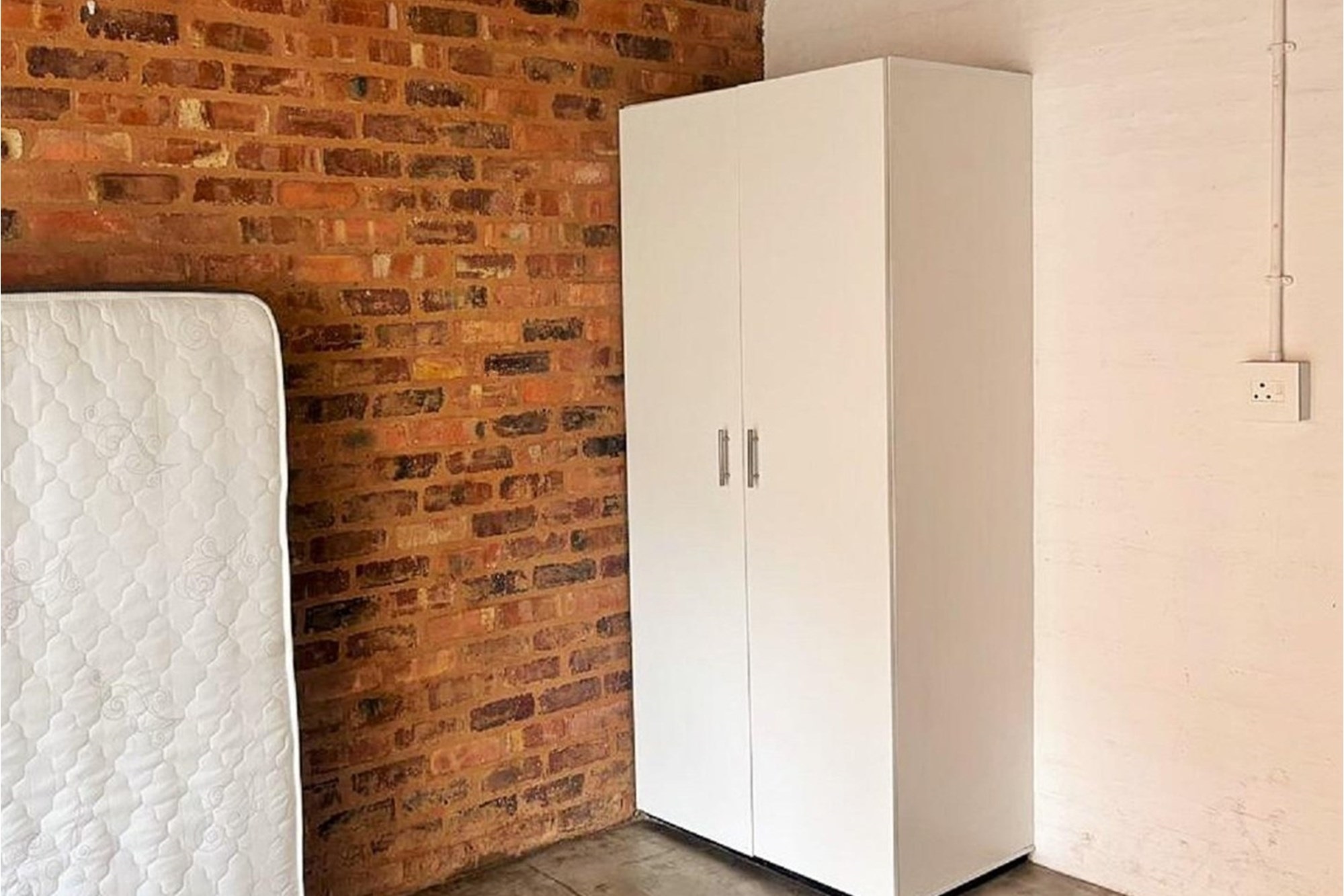 🏙️ Chic Bachelor Apartment in Trendy Downtown Johannesburg | Ideal Airbnb Investment